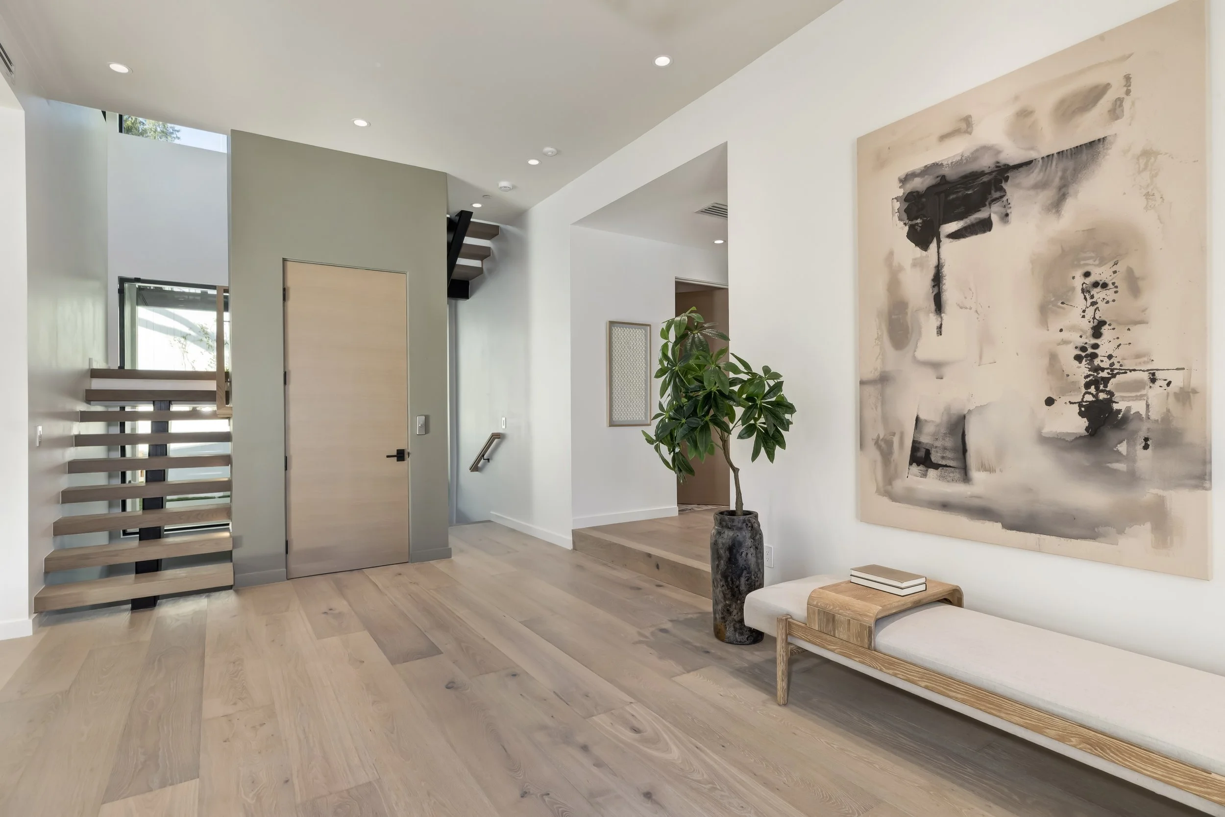 fullbuild_Encino_Interior_Entrance_01.jpg