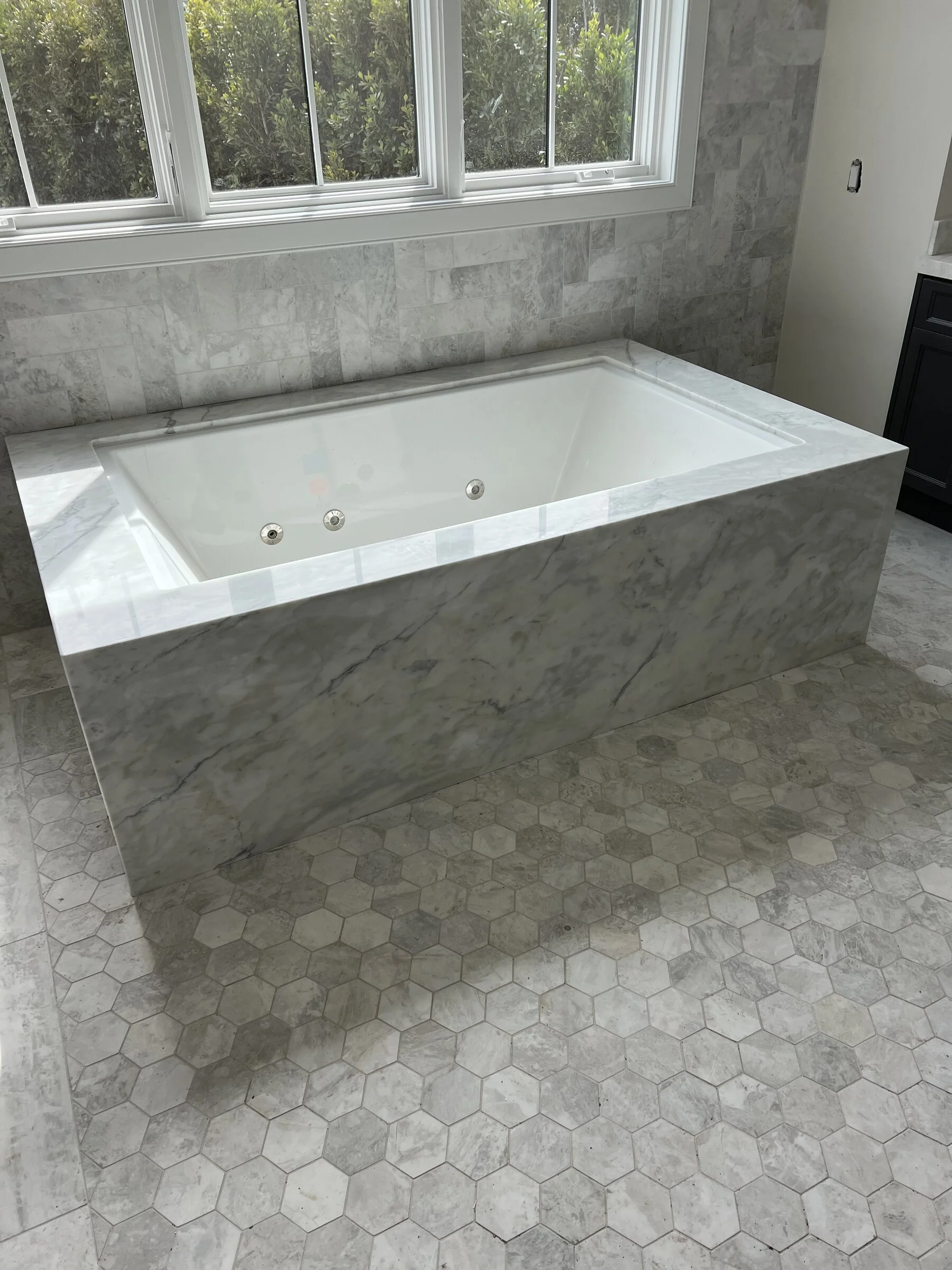 marble-soaking-tub-master-bath-los-angeles.jpg