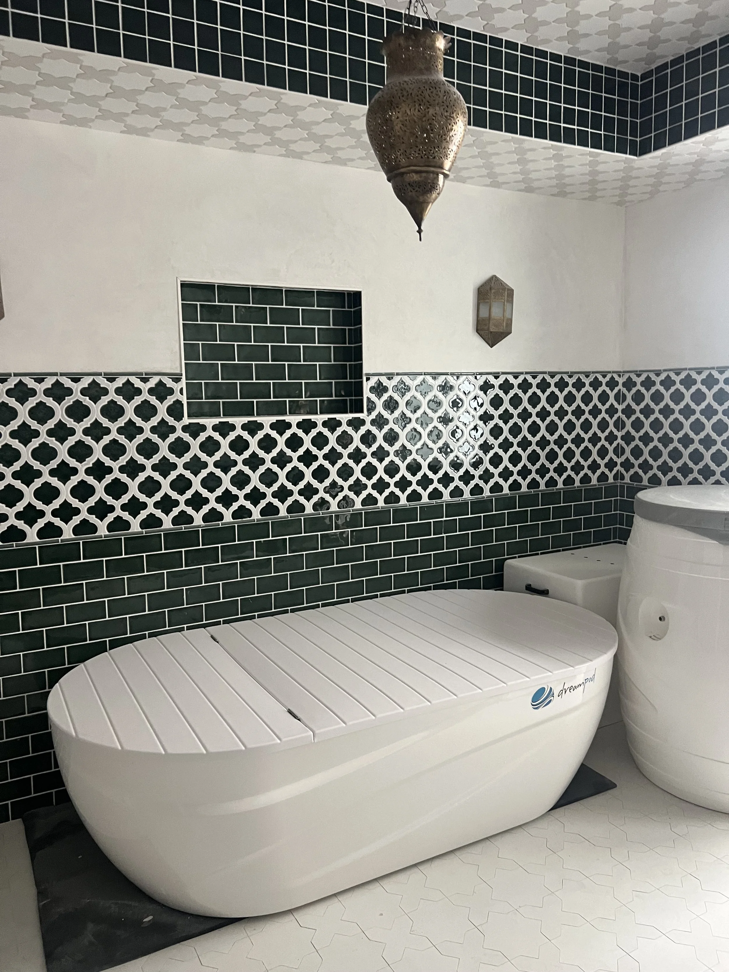 2768 Anchor ave_Bathtub.jpeg