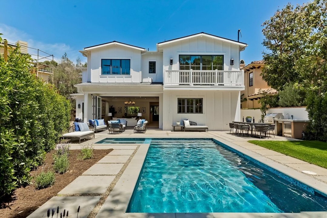 fullbuild_Glenbarr_Exterior_Backyard_02.jpg
