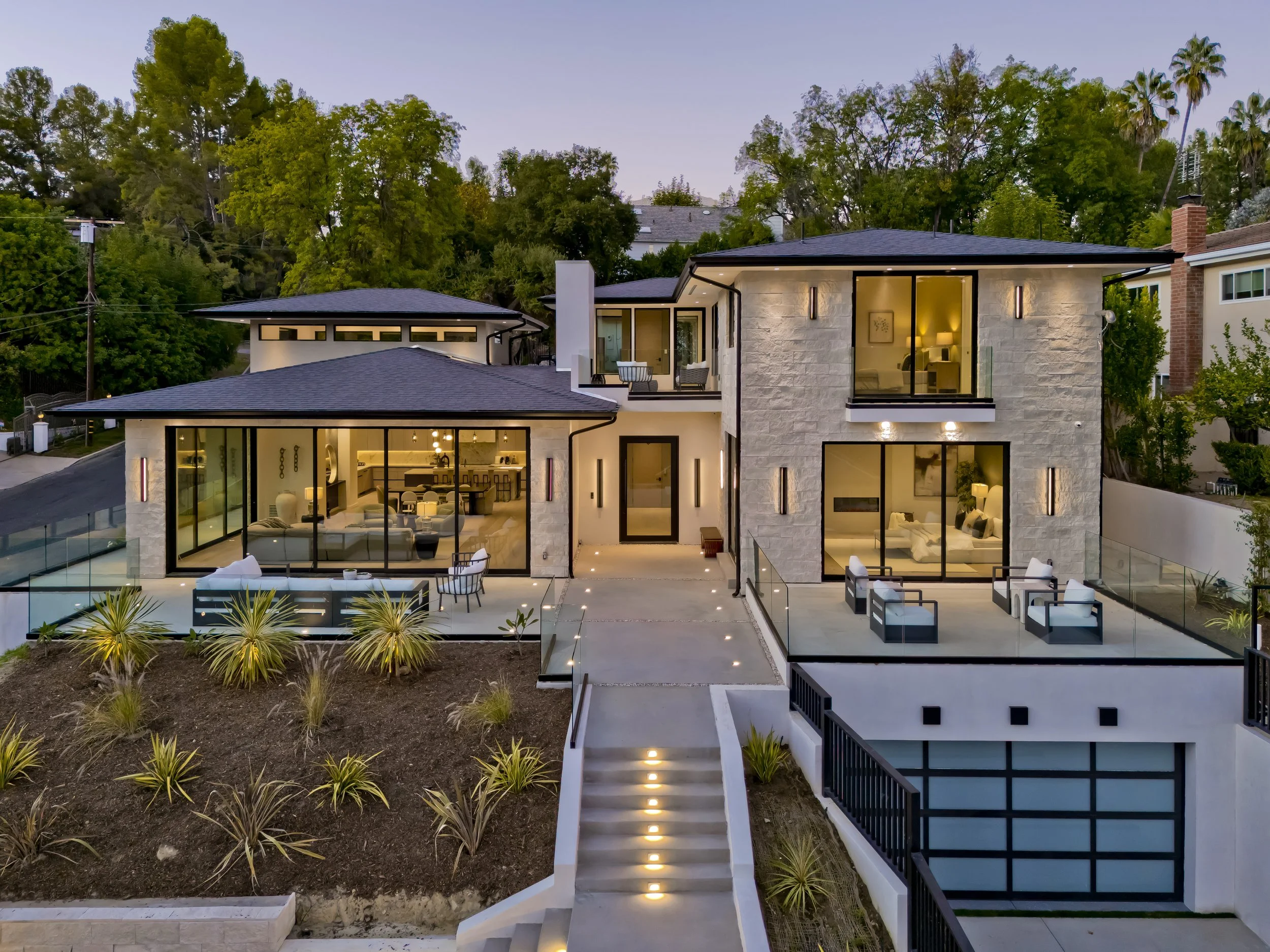 fullbuild_Encino_Exterior-front_05.jpg
