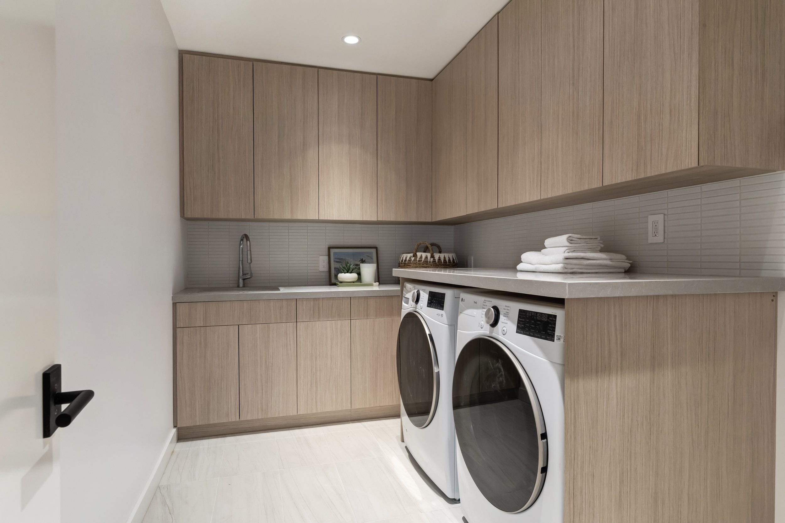 fullbuild_Encino_Interior_Laundry-Room.jpg