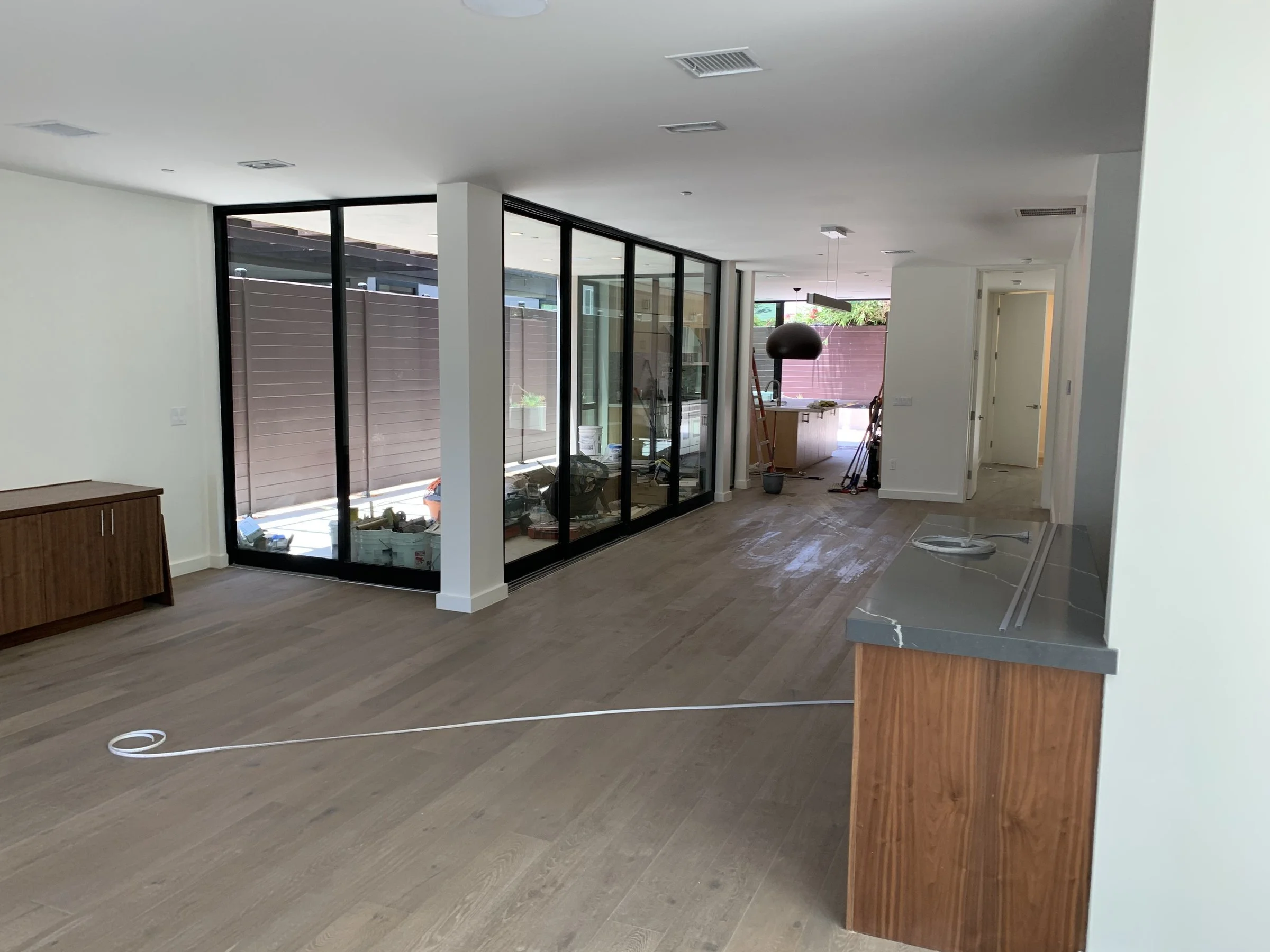 open-plan-living-steel-glass-walls-santa-monica.jpg