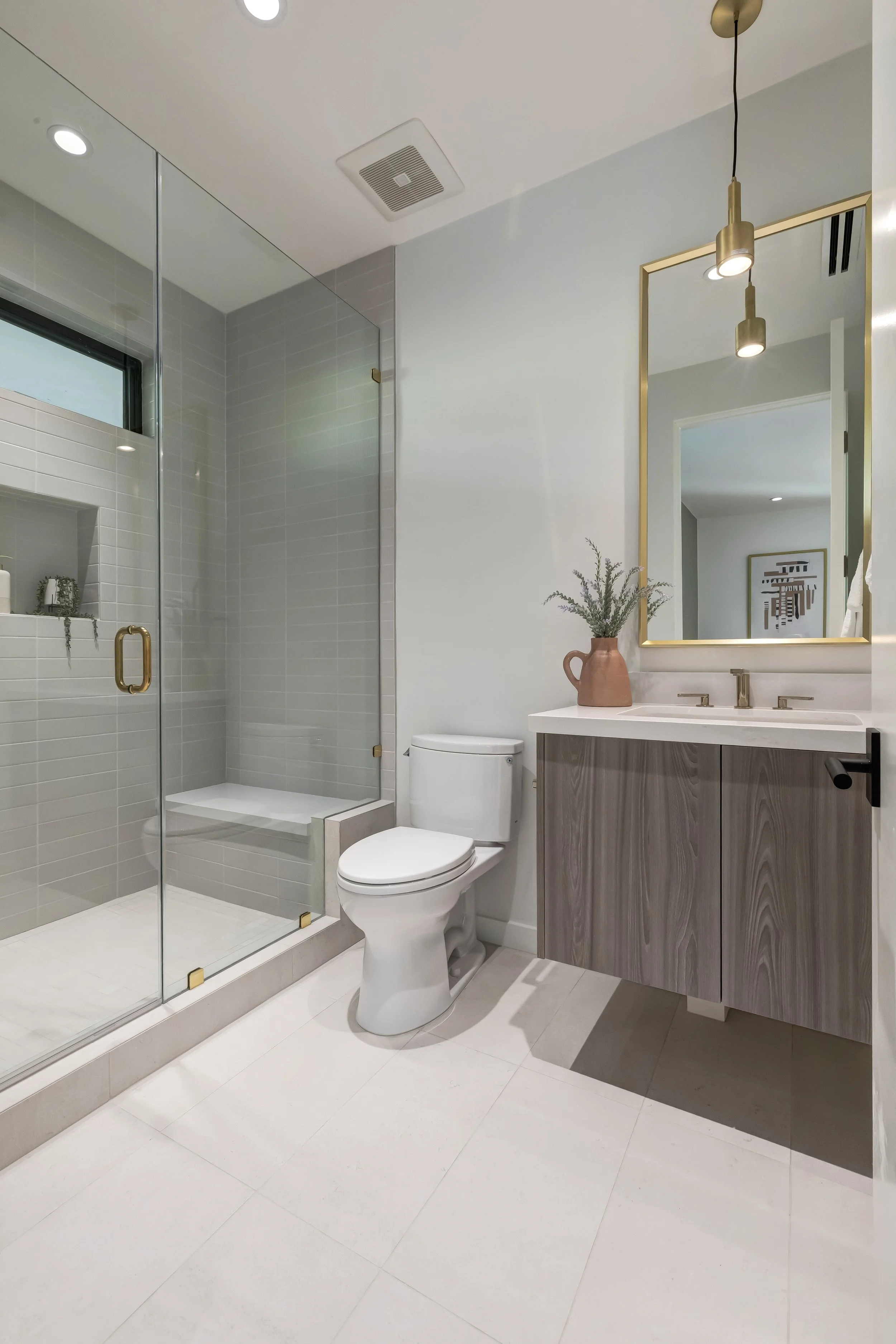 fullbuild_Encino_Interior_Bathroom_04.jpg