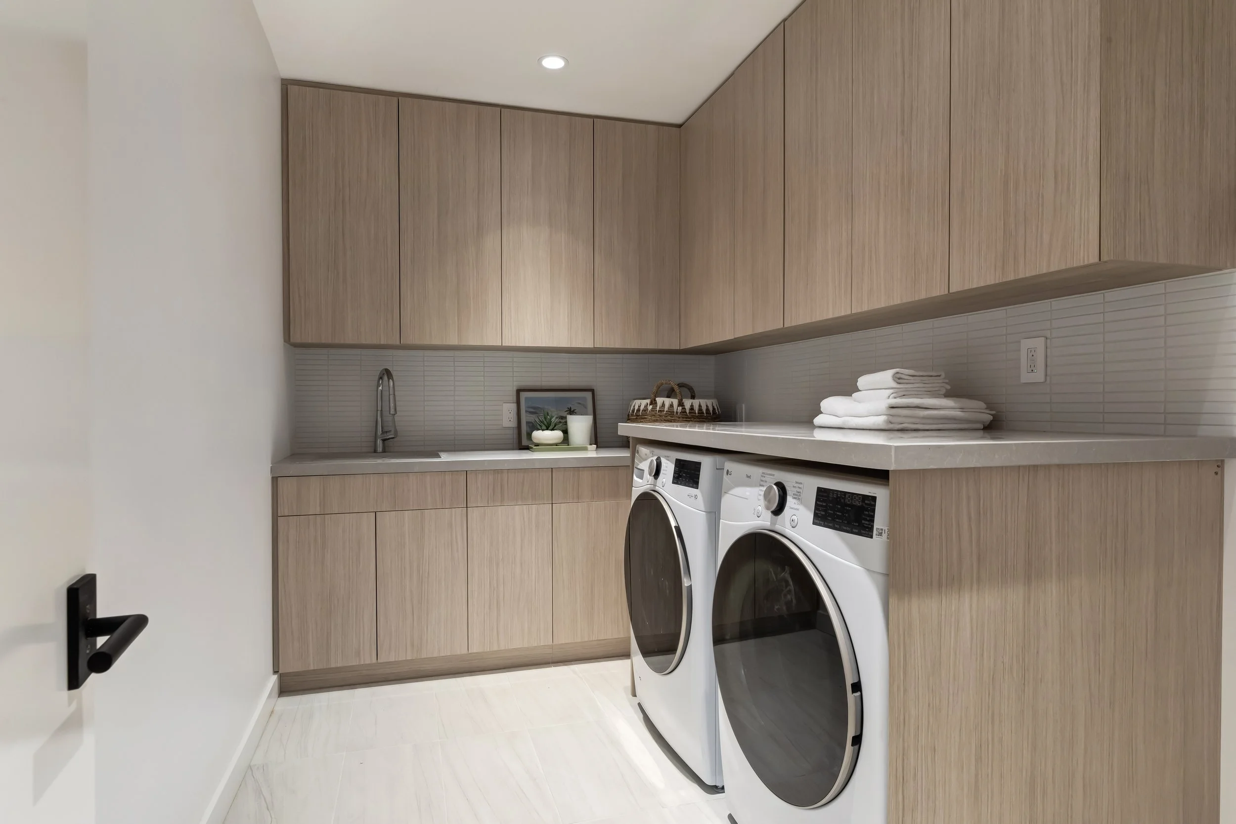 fullbuild_Encino_Interior_Laundry-Room.jpg