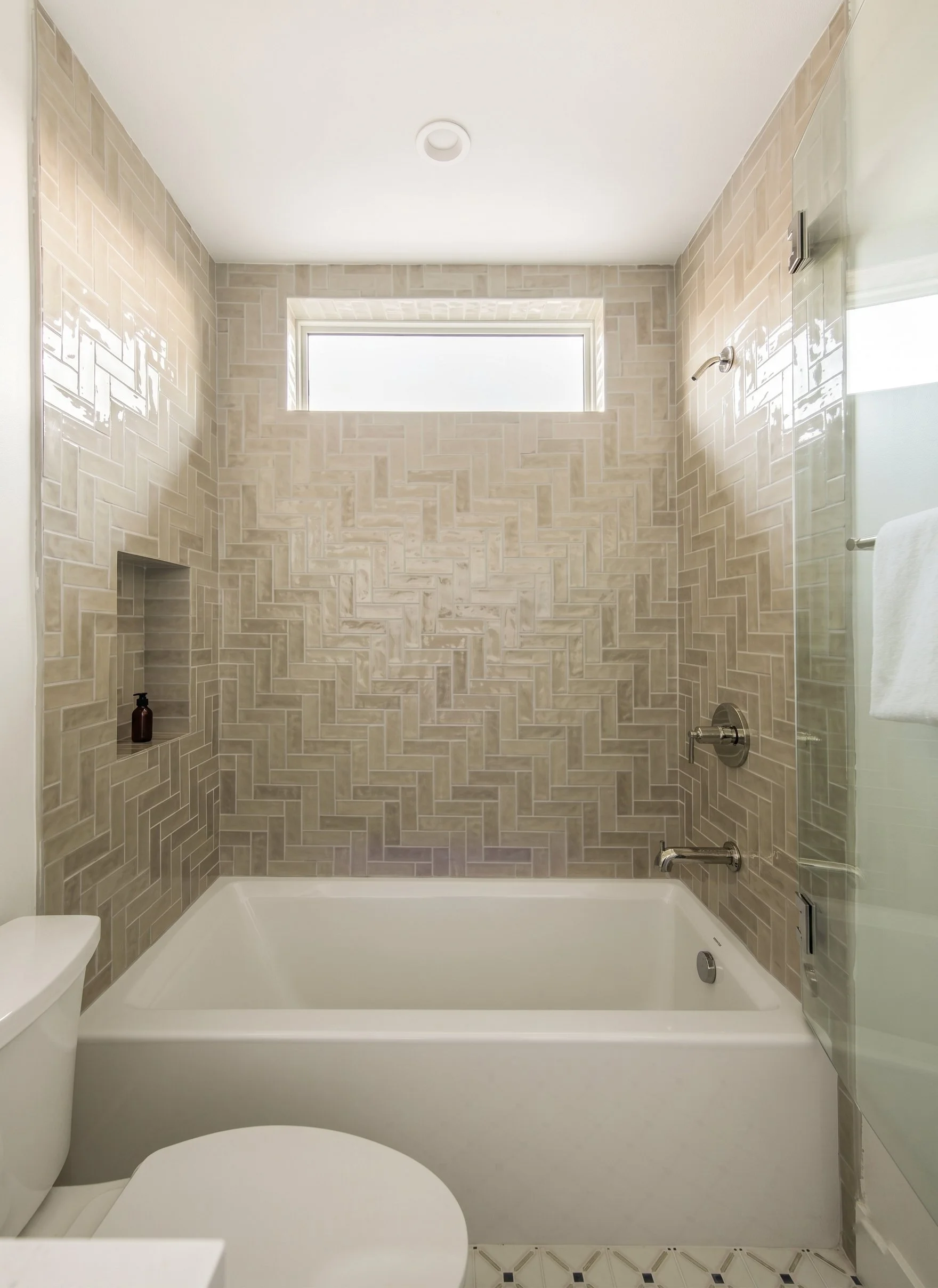 fullbuild_Bundy_Interior_Bathroom_02.jpg
