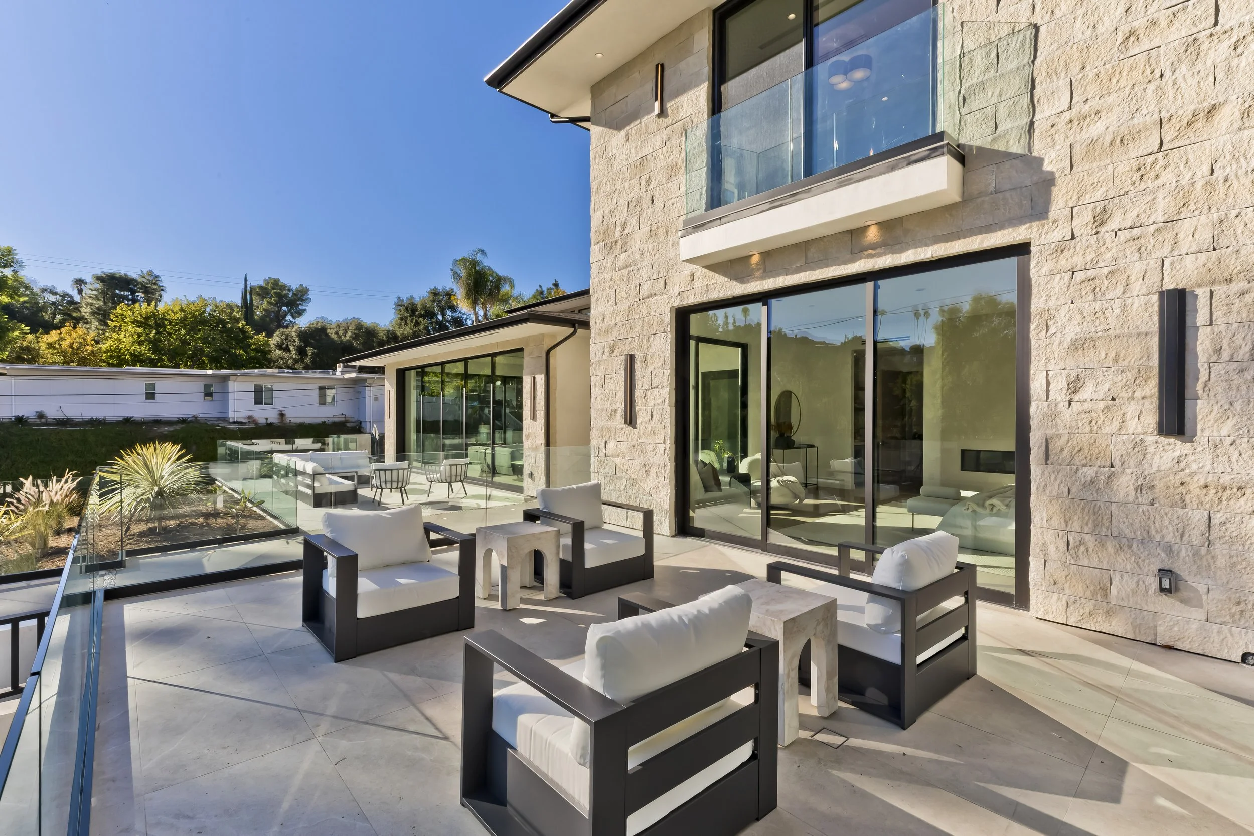 fullbuild_Encino_Interior_Porch.jpg