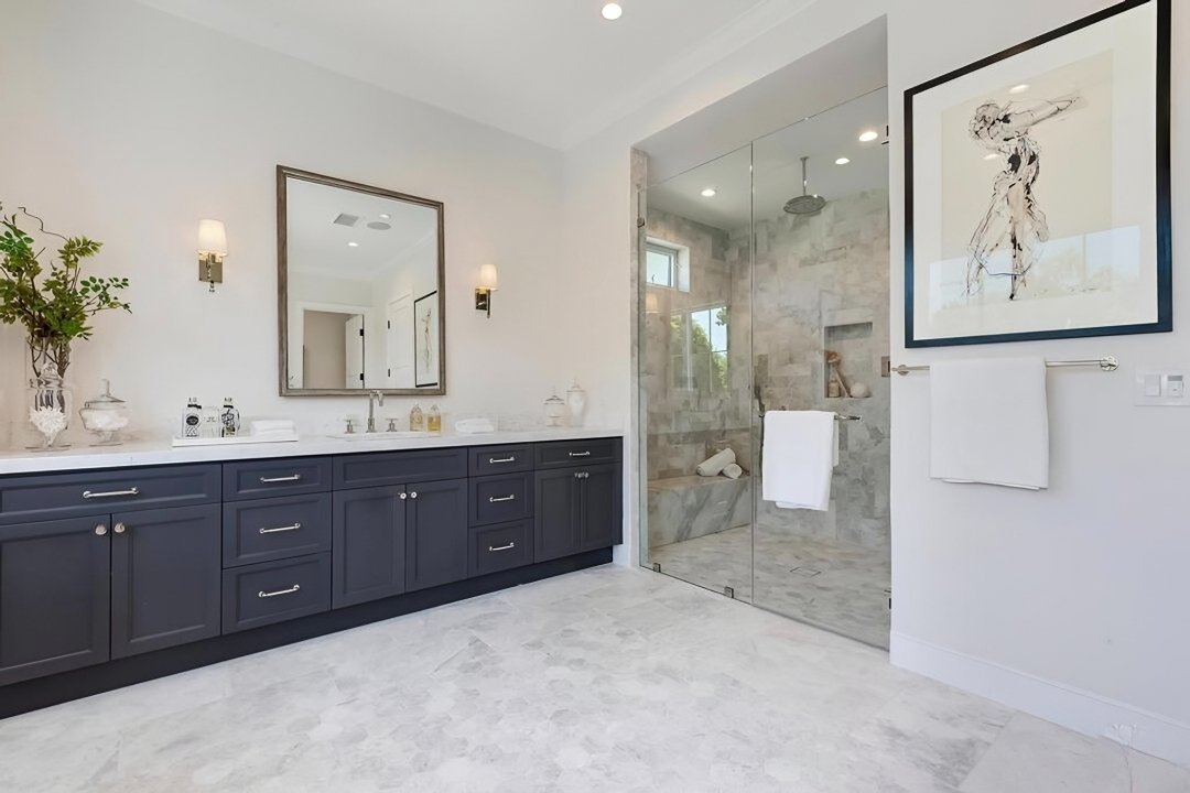 fullbuild_Glenbarr_Interior_Master-Bathroom_02.jpg