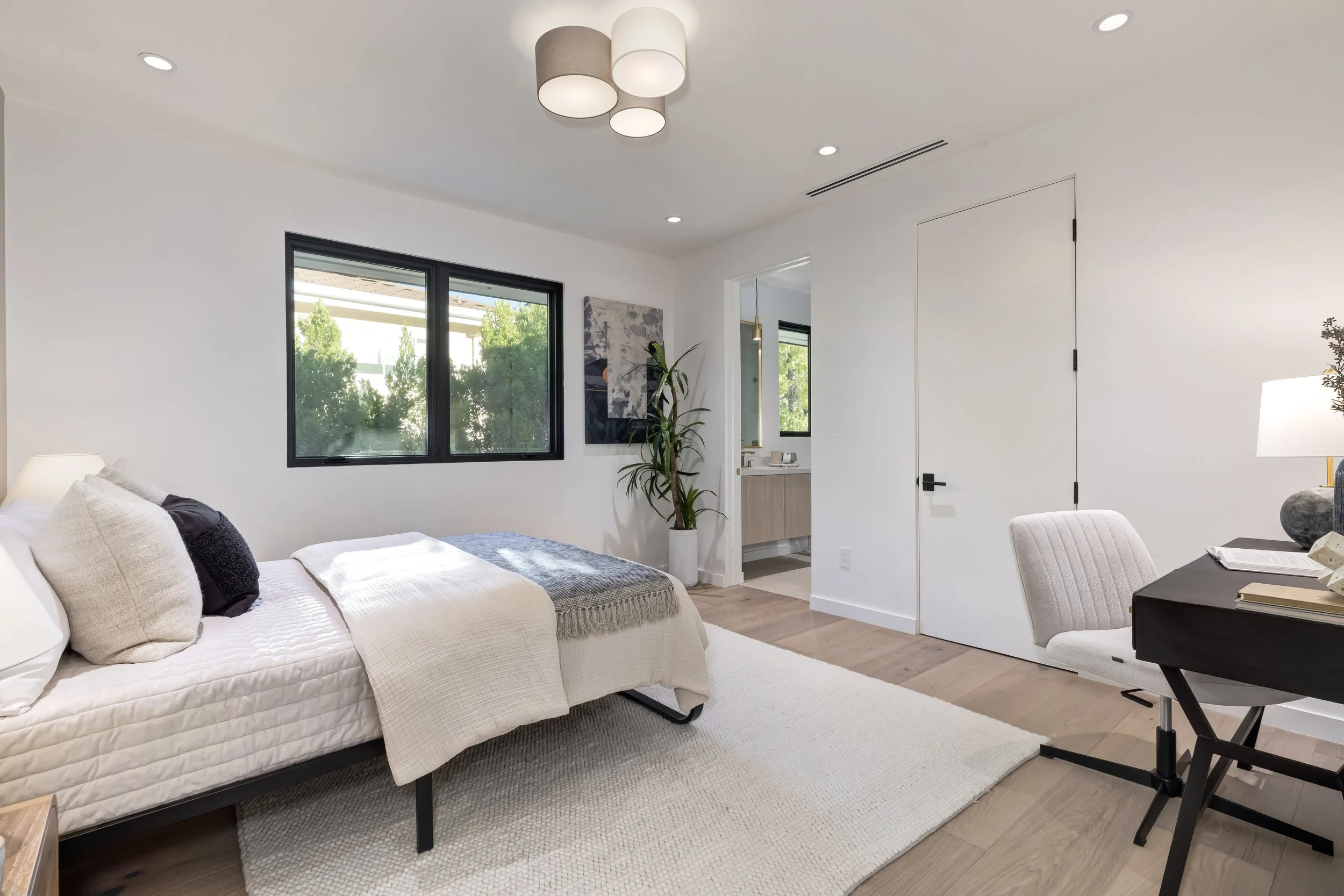 fullbuild_Encino_Interior_bedroom_02.jpg