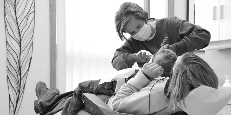 Daily Oral Care Tips: 5 Ways to Maintain Your Pearly Whites