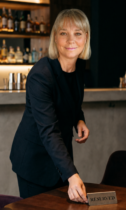 Club 416's General Manager, Kimberly, placing a reserve sign on a table.