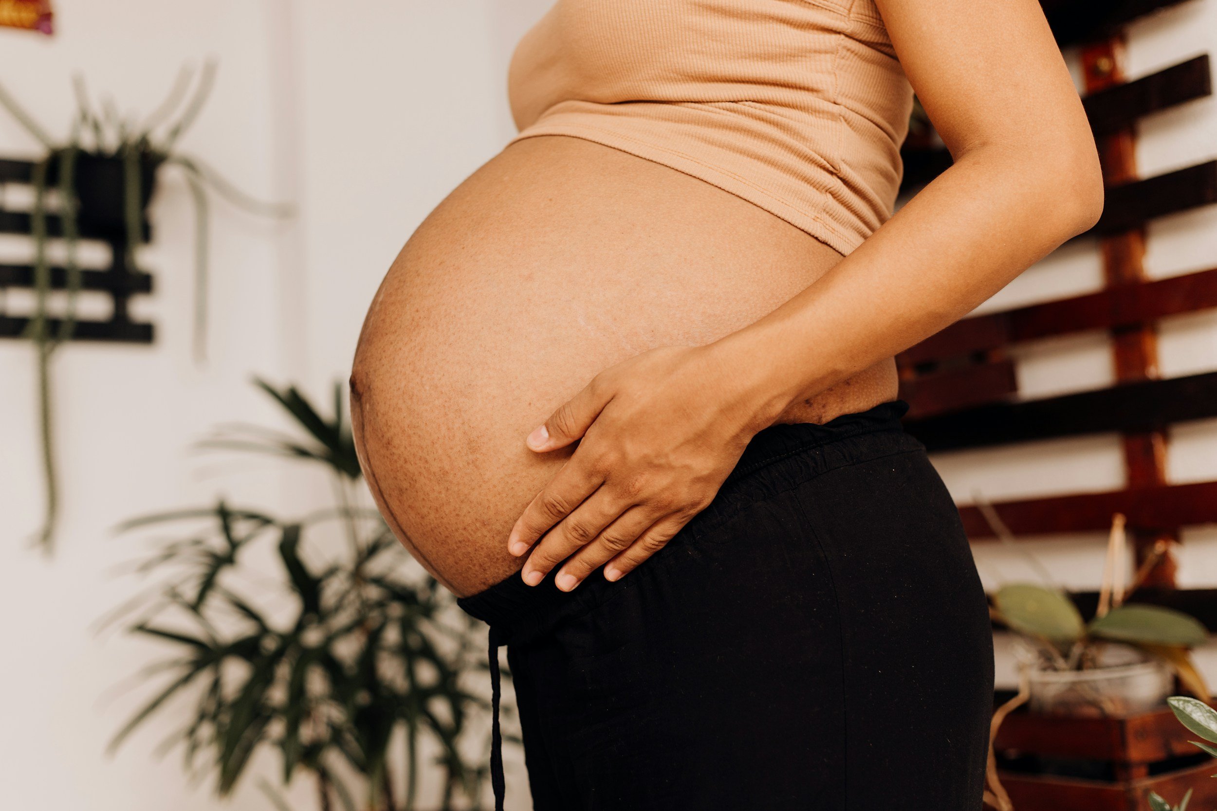 Stomach of a pregnant woman preparing for pelvic floor physical therapy