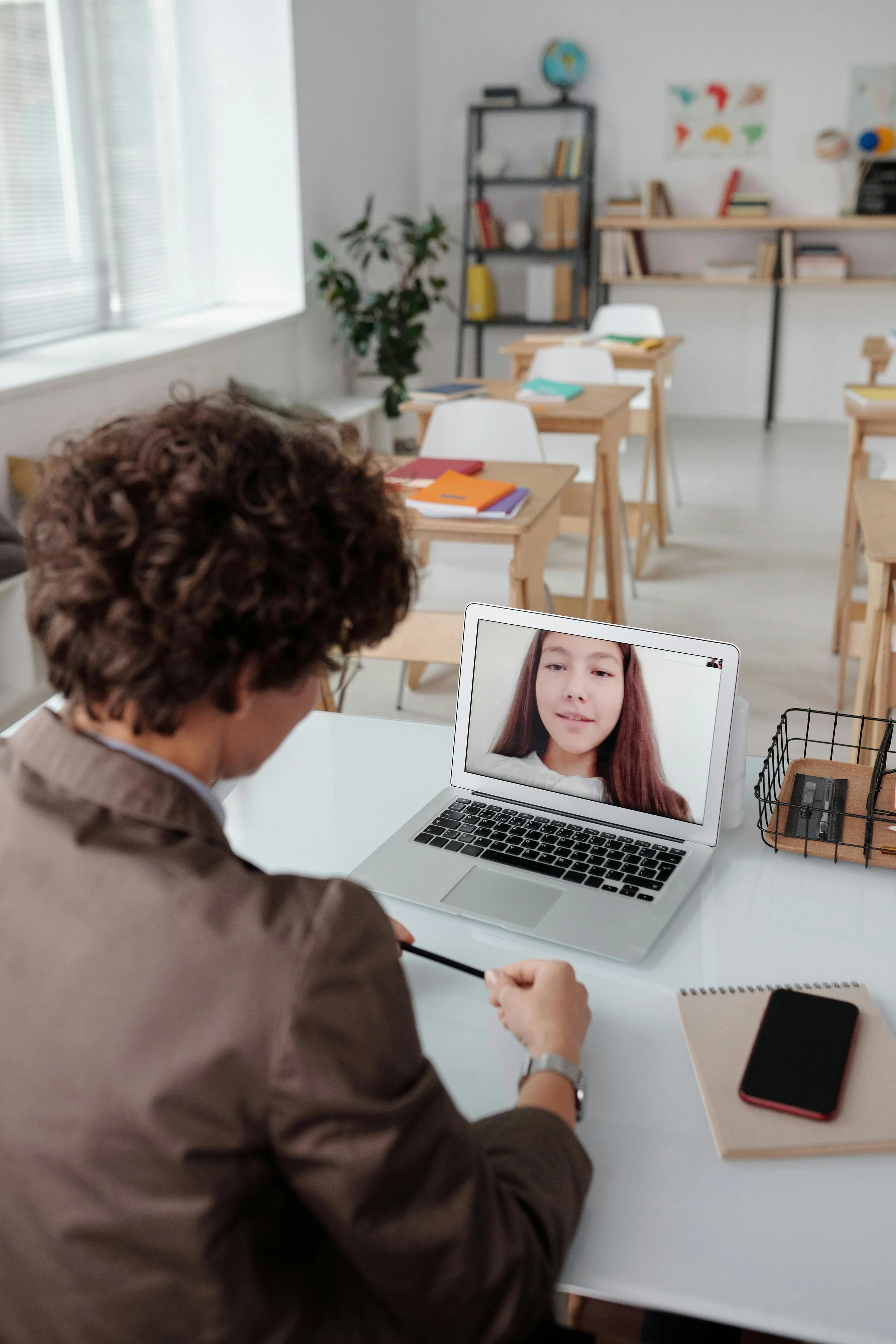 A teacher taking feedback from their virtual school student
