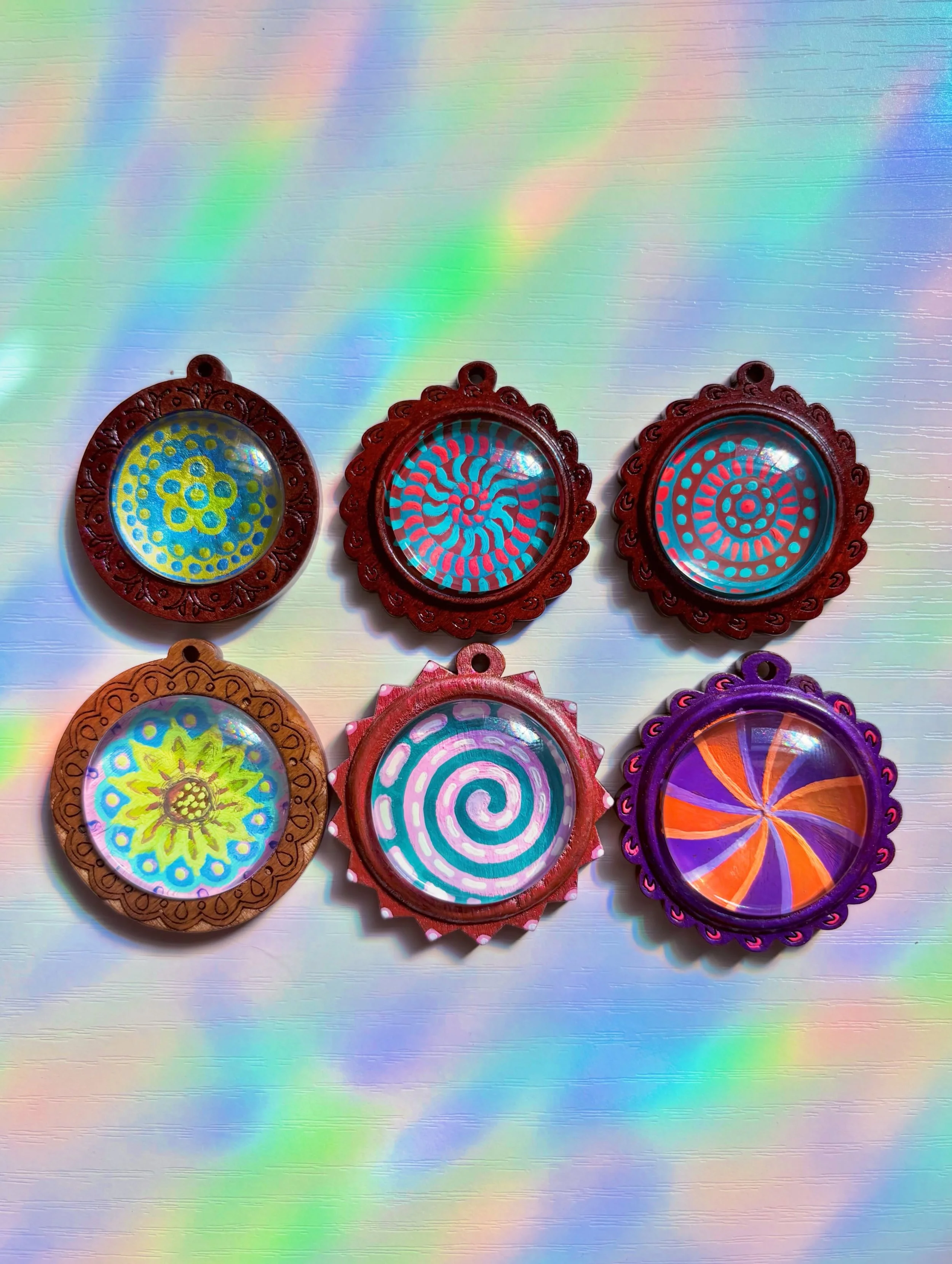 I&rsquo;ve been working on something new&hellip; mystical wearables ✨ so excited for these!! 

#WearableArt #HandmadeJewelry #PsychedelicArt #MysticalAesthetic ColorMagic