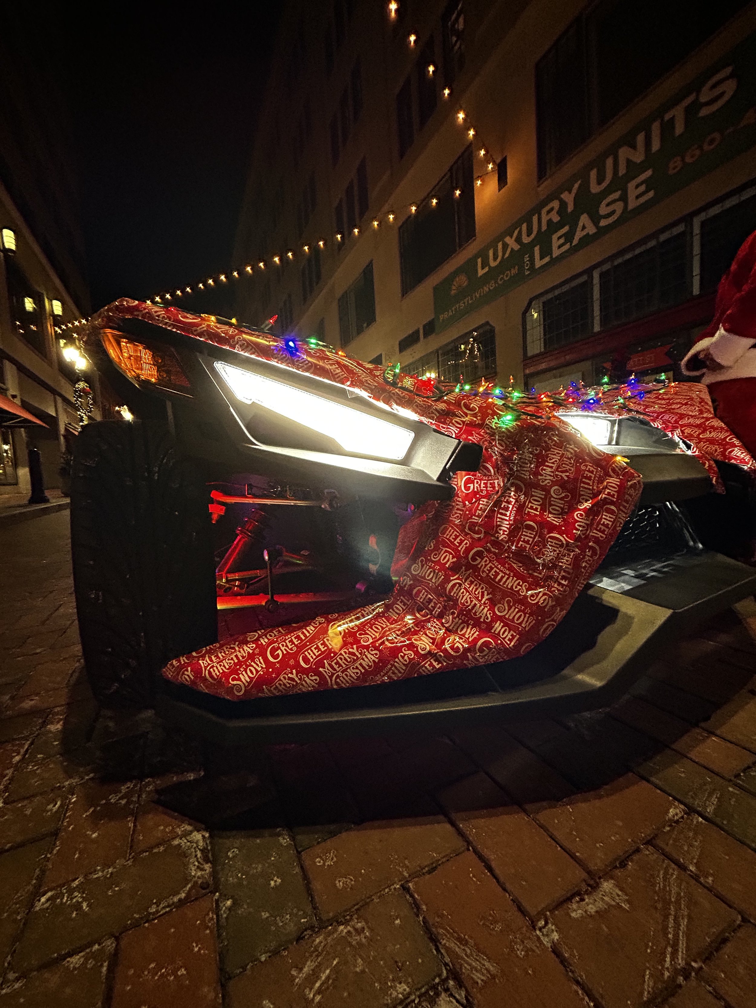 CHRISTMAS WRAP W/ CHRISTMAS LIGHTS