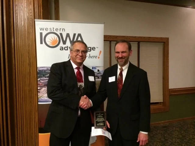 Dr. Scott Smith wins Guy Powell Award