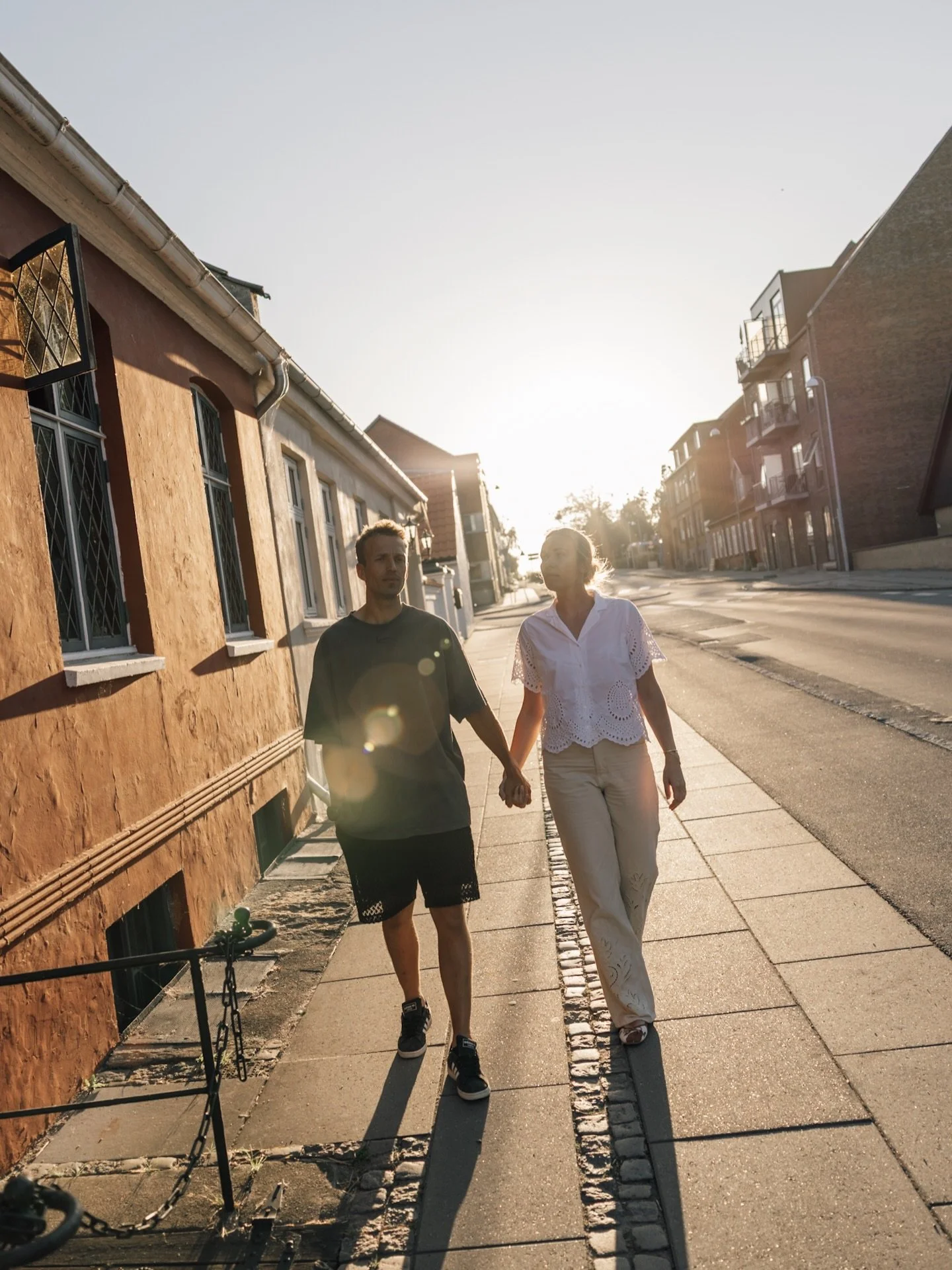 Katrine og Lars 🔥
I onsdags inden regn og bl&aelig;st m&oslash;dtes vi i Skanderborg og lavede et af mine favoritshoots til dato! Til efter&aring;ret skal de giftes p&aring; sk&oslash;nneste @jorgensenshotel - beh&oslash;ver jeg sige, at jeg gl&aeli