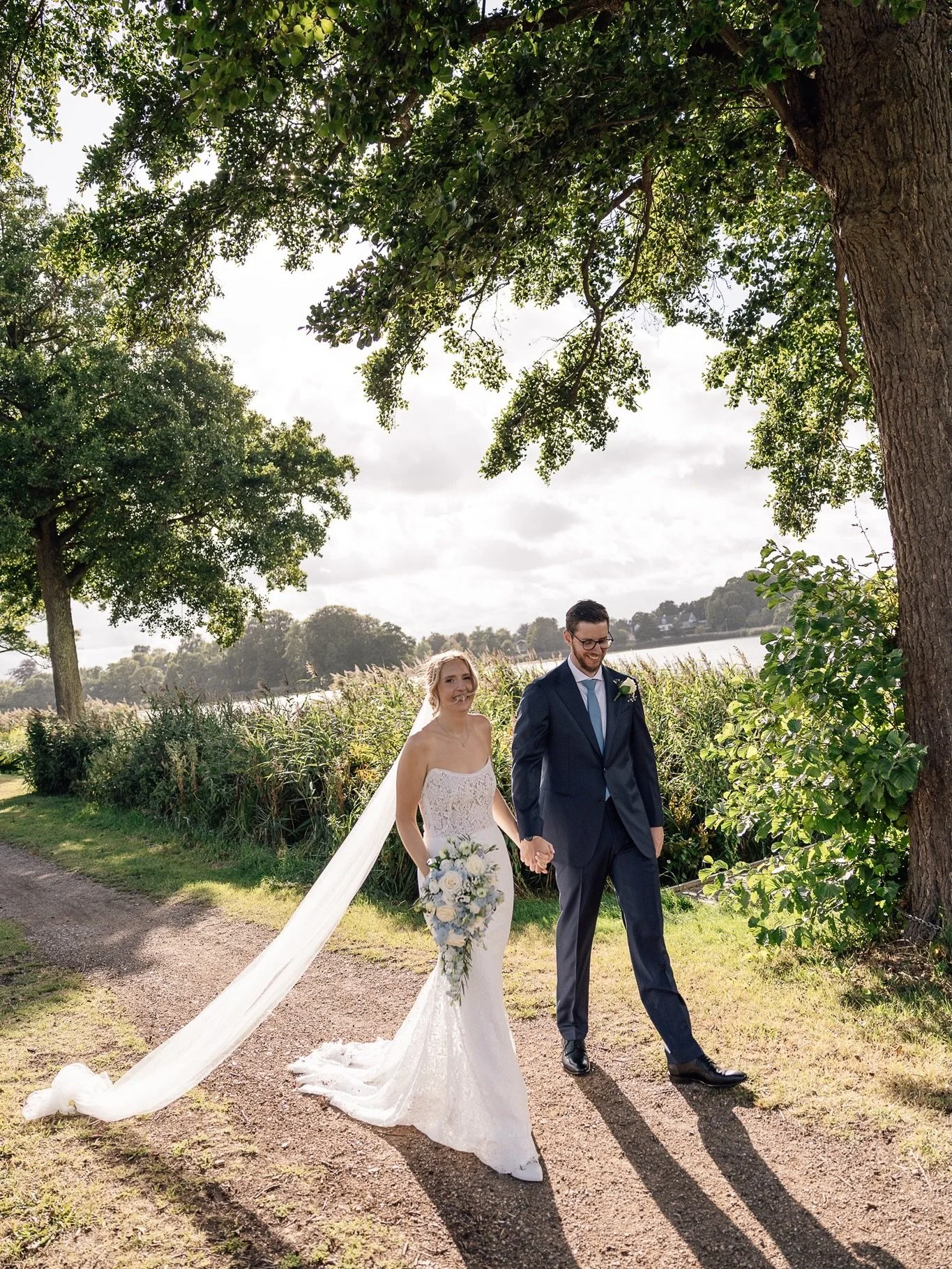 Emily&amp;Michael - en uforglemmelig dag p&aring; @hotelbretagne med en sk&oslash;n blanding af danske og canadiske g&aelig;ster og traditioner! 🥹 en perfekt Golden hour, og Emily og Michael lyste af lykke hele dagen ❤️ 

@emily.thomas91 &amp; @rims