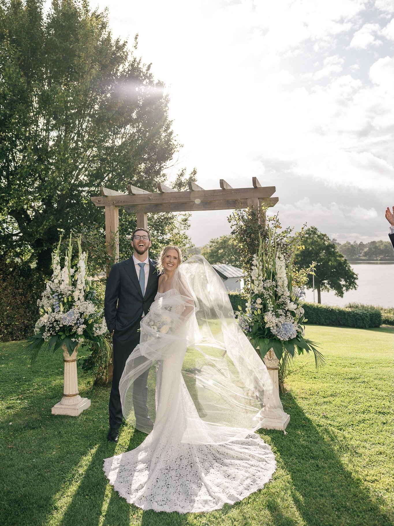 Emily&amp;Michael har f&aring;et billeder ❤️ 
Wauw! Bare k&aelig;mpe wauw! Sikke en dag og sikke en oplevelse! Jeg er fuldst&aelig;ndig tom for ord 🥹 all you need is love, som Beatles sagde! ❤️

@hotelbretagne 
@oneandonly_brudekjoler 
@rimseladen 
