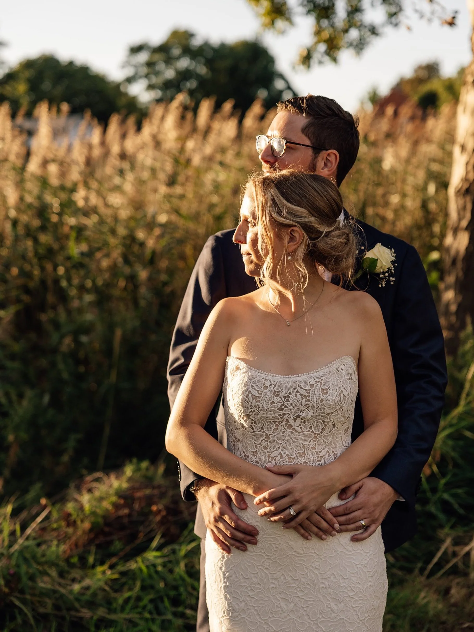 Golden hour, det kan bare noget 🥹 
P&aring; l&oslash;rdag har jeg &aring;rets sidste bryllup, og det bliver bare en fed fest, det kan jeg m&aelig;rke! ❤️ 

#bryllupsfotograf #bryllup2027 #brudepar #bryllupsinspiration #bryllupsbilleder