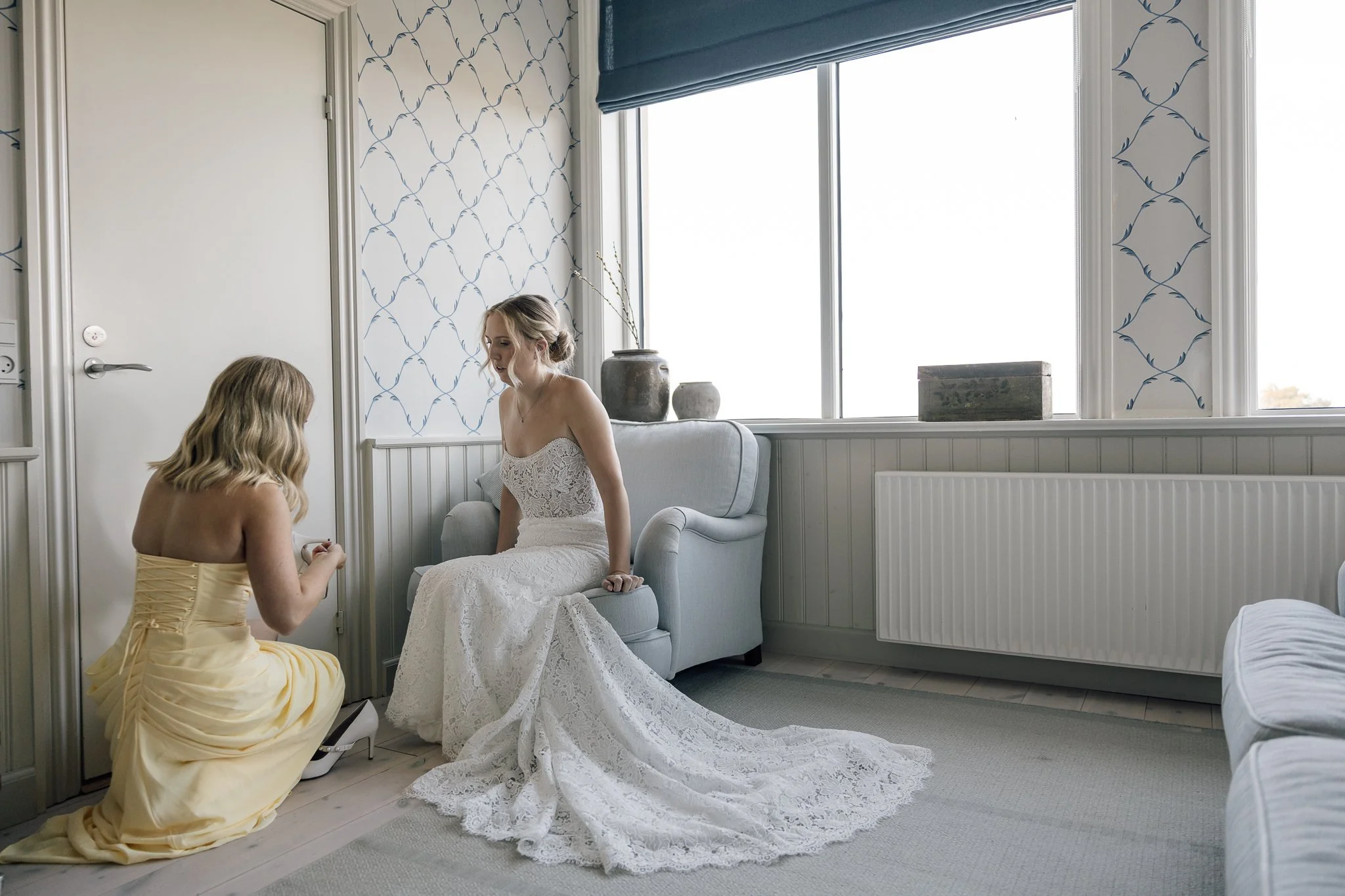 Brud gør sig klar til bryllup på Hotel Bretagne i Hornbæk
