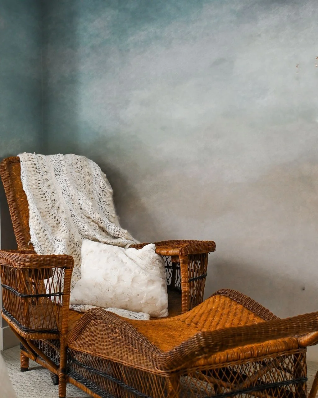 upload-19-lounge-chair-angle-4x5.jpg