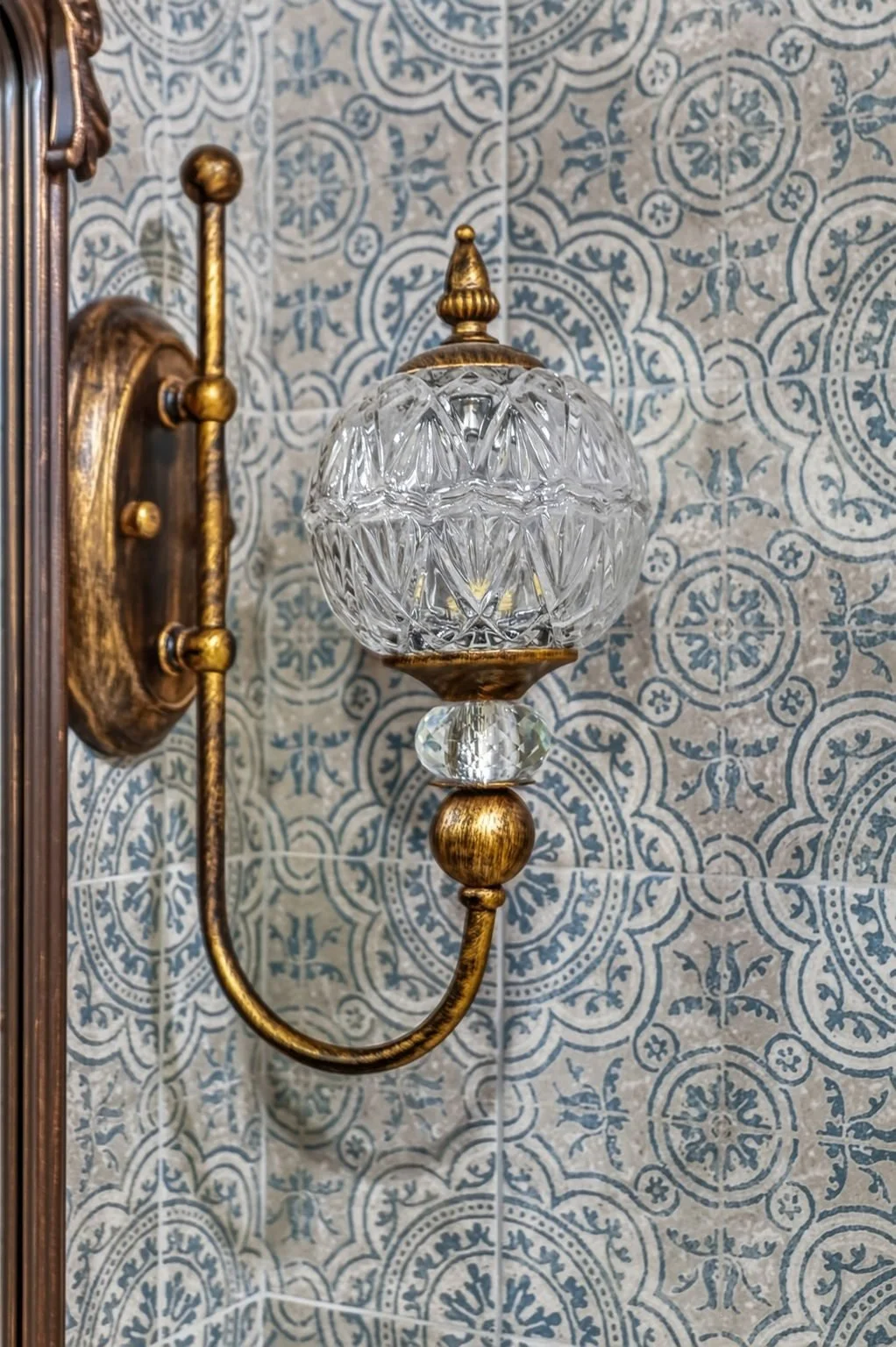 09-southworth-lane-bathroom-sconce.jpg