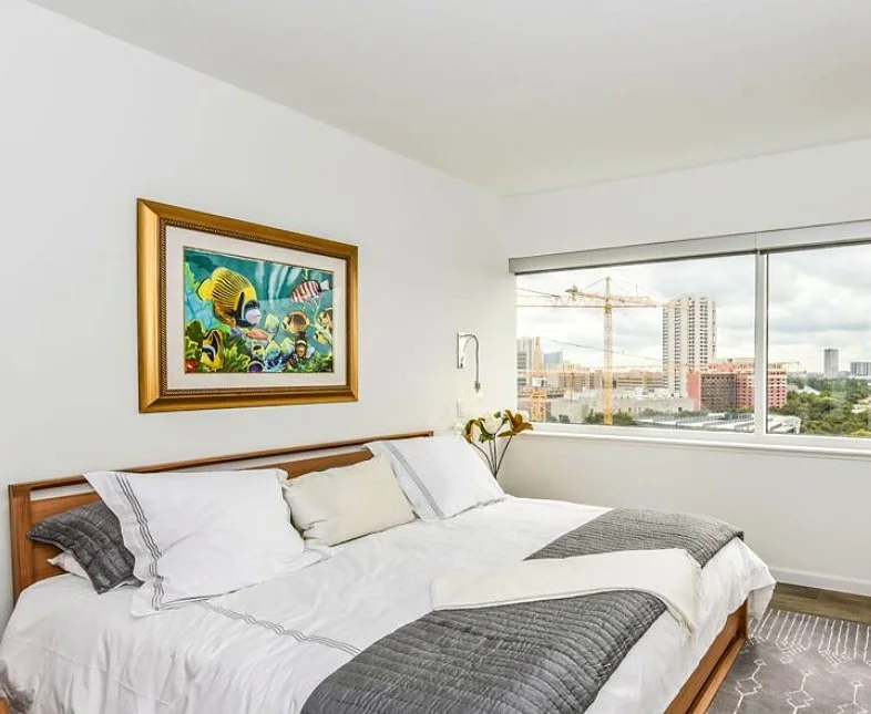 08-primary-bedroom.jpg