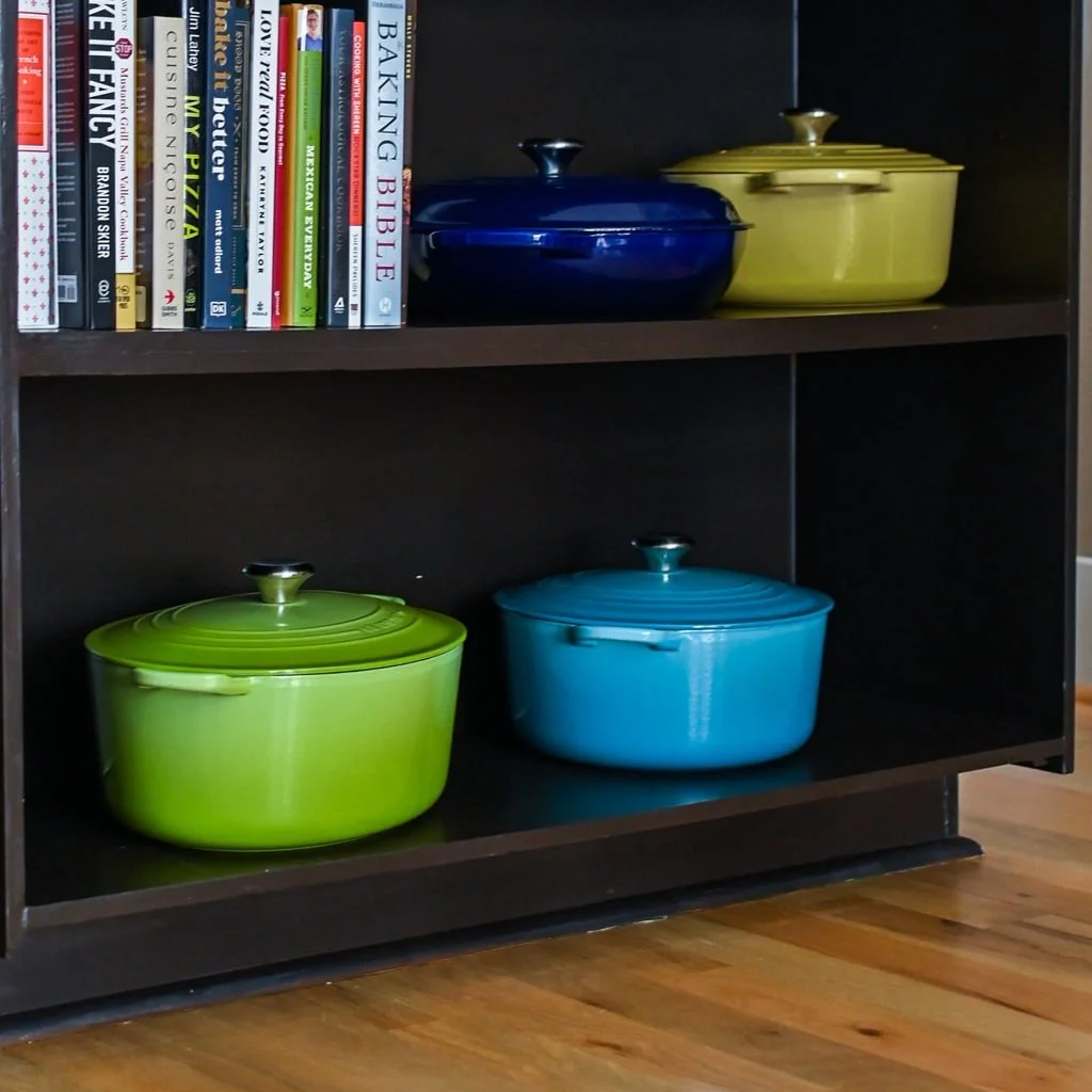 upload-12-bookshelf-detail-1x1.jpg
