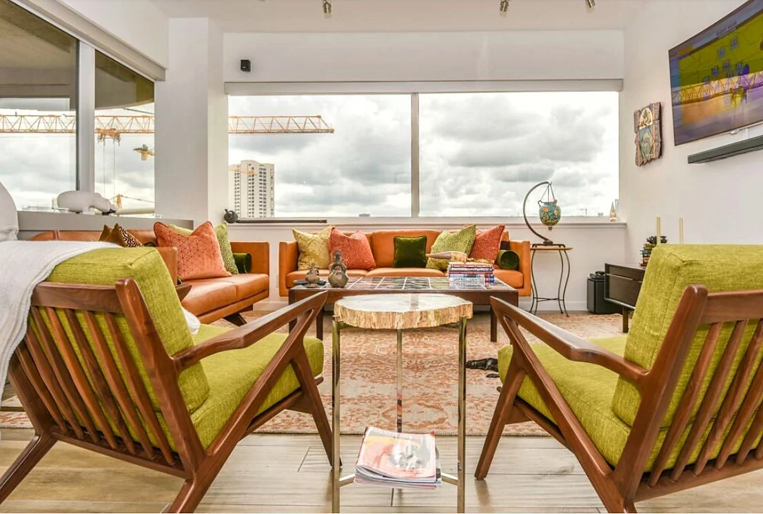 02-living-room-wide-view.jpg