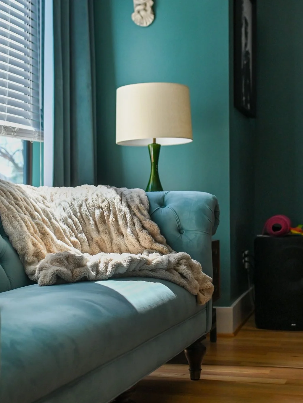 upload-15-green-lounge-sofa-3x4.jpg