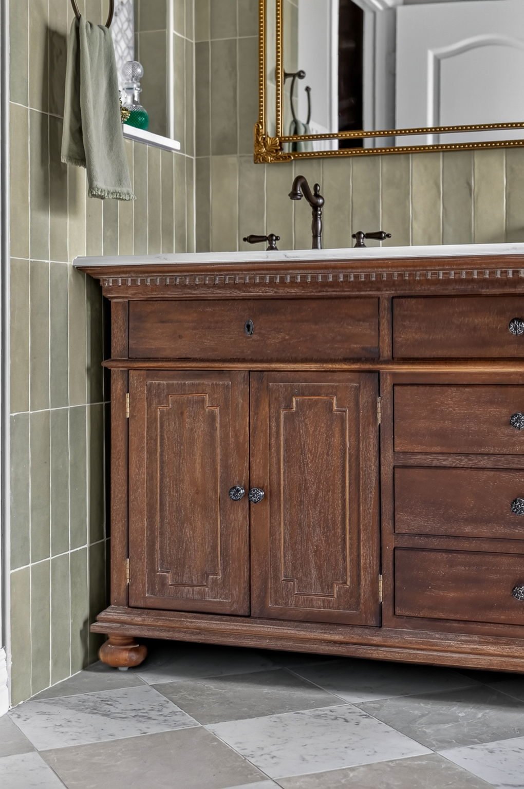 12-southworth-lane-bathroom-tile-niche.jpg