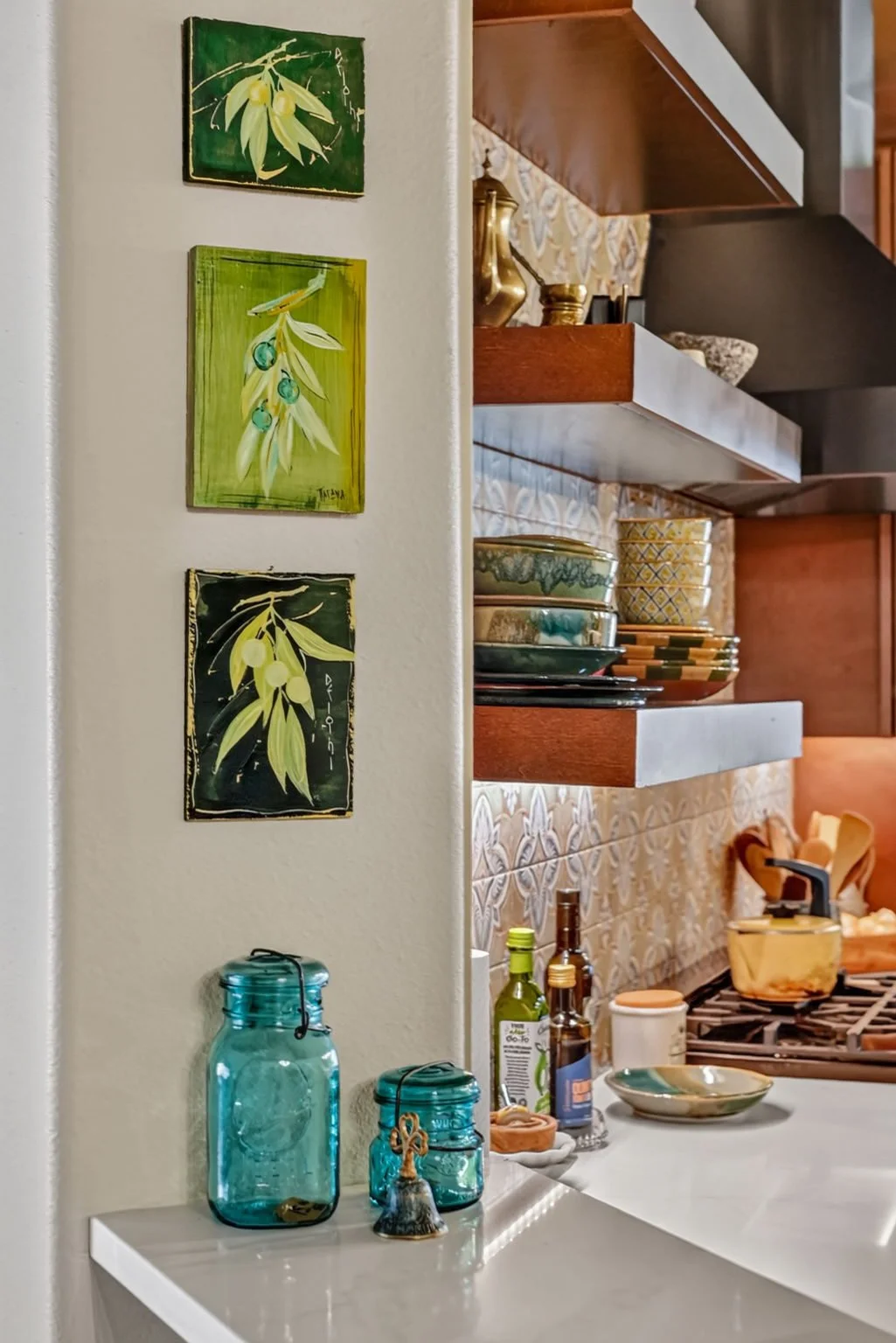 07-southworth-lane-kitchen-open-shelves.jpg