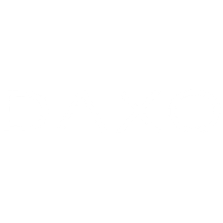 Fundo preto com a palavra 'DAXO' em letras maiúsculas brancas.