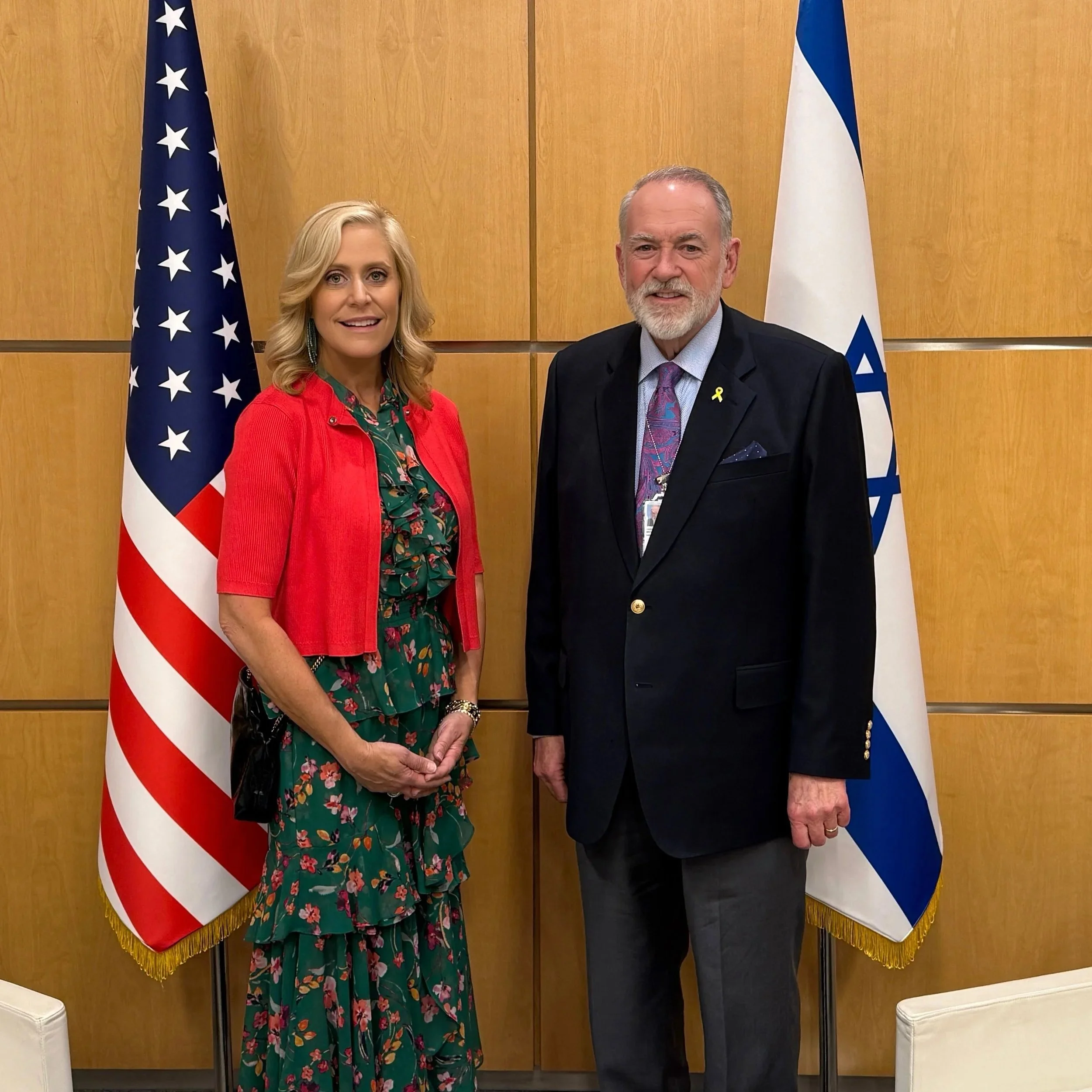Melissa Francis and the 29th United States ambassador to Israel, Mike Huckabee, posing for a photo.
