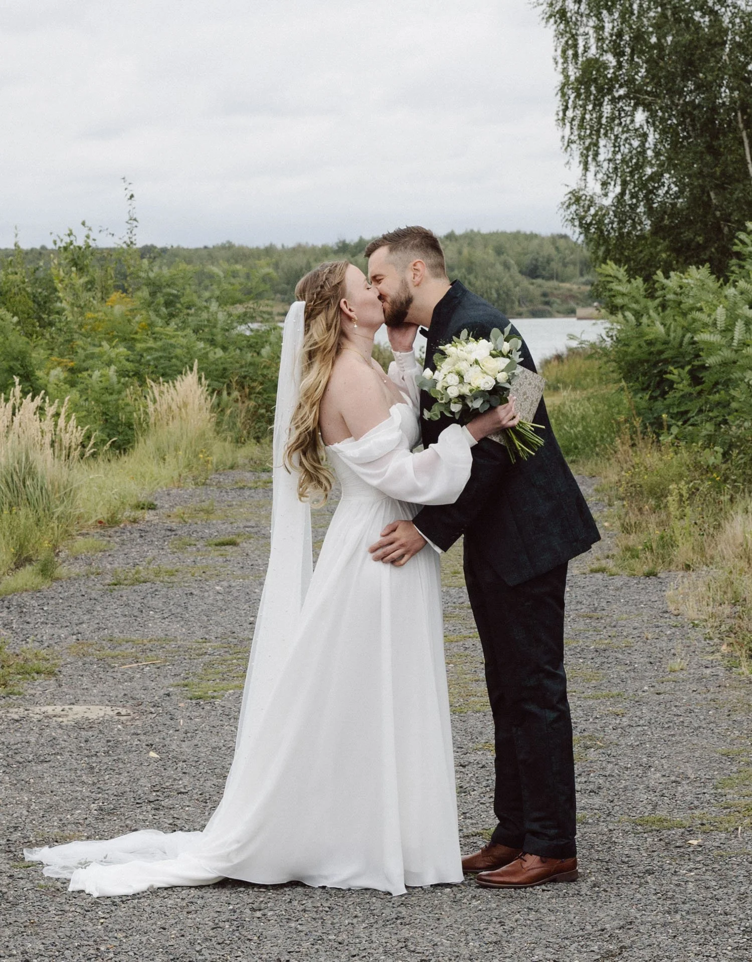 Emotionaler First Look bei einer Hochzeit in Chemnitz