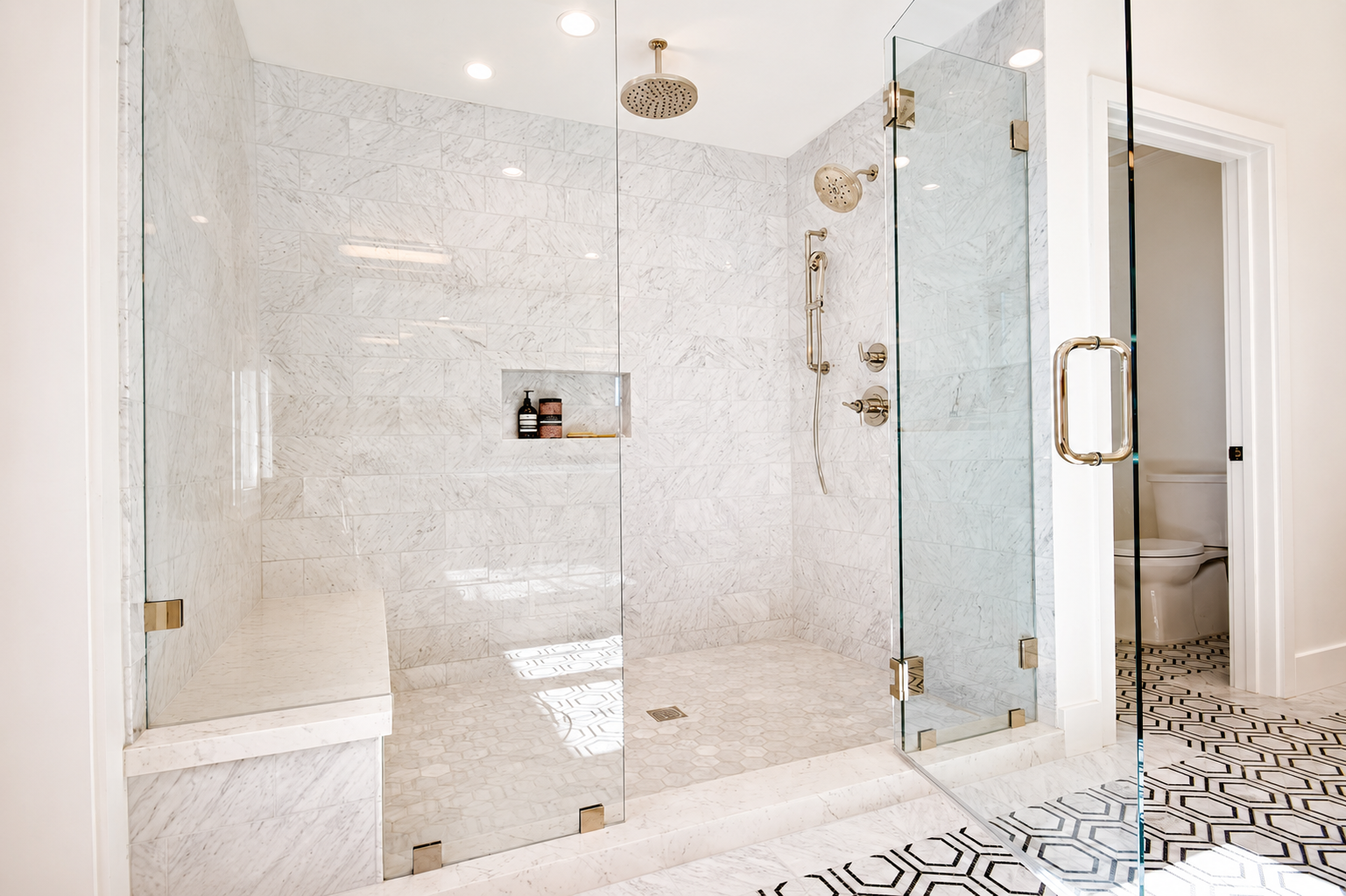 32 CHAT DK MASTER BATH 3.png