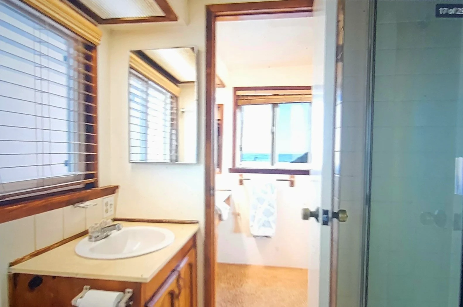 29 825 OD B4 HALLBATH.jpg