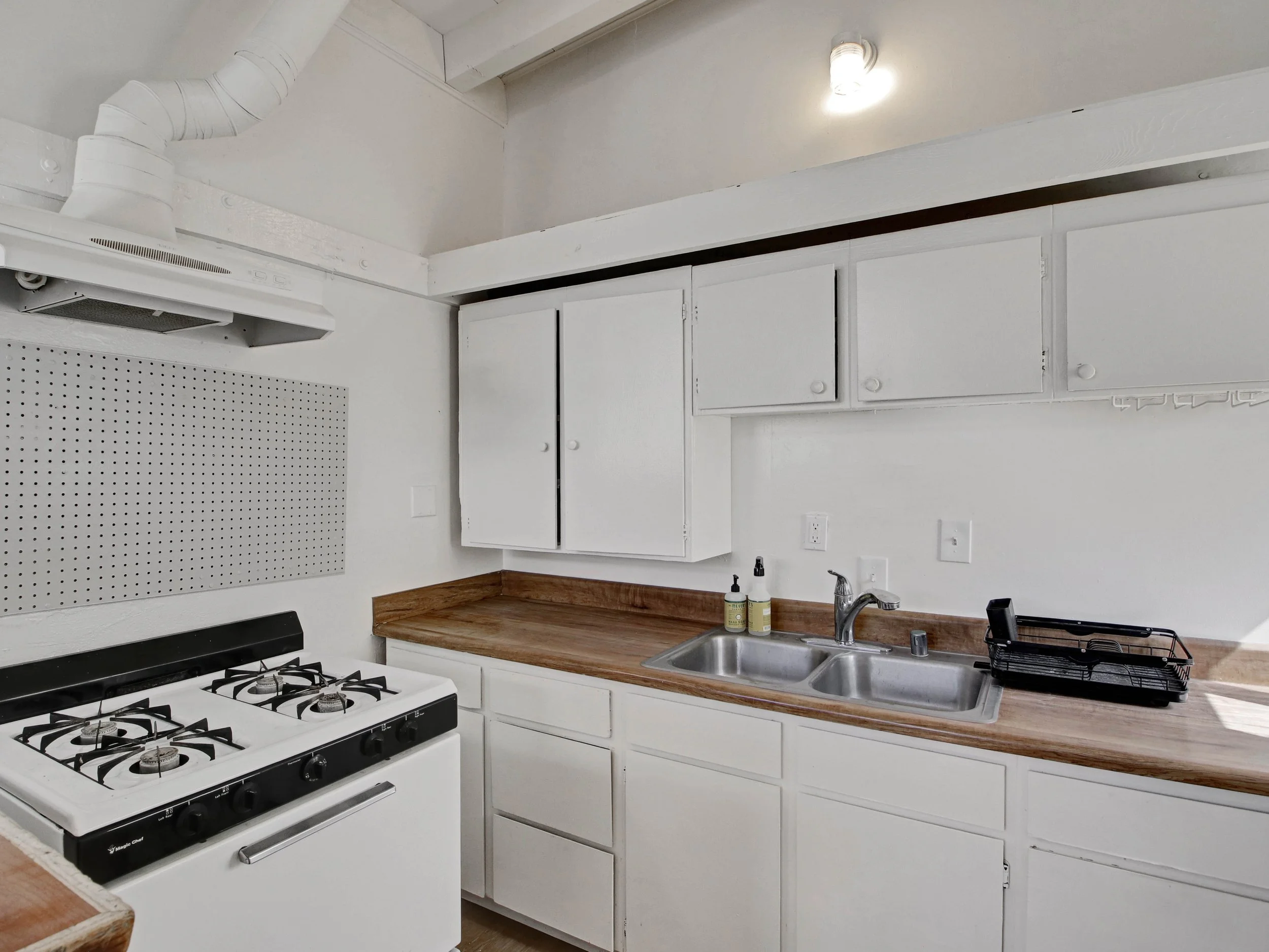 09-106 Sunridge Street-9.jpg