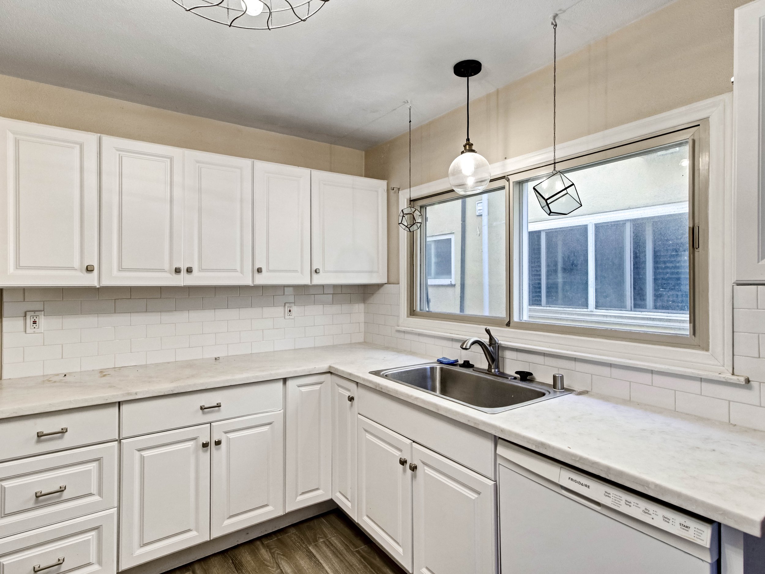 38-104 Sunridge Street-8.jpg