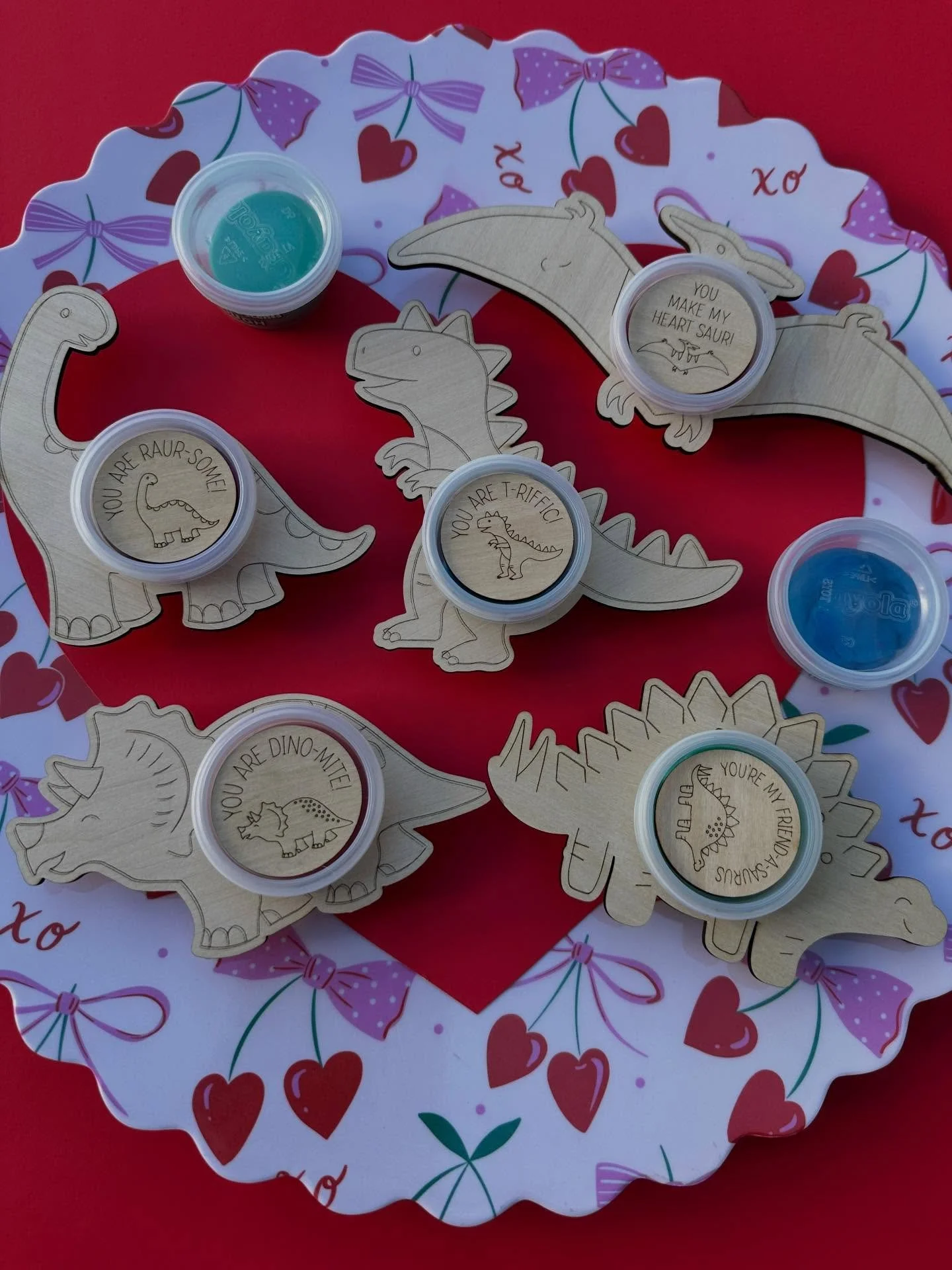 DINO Valentines with Play-Doh #valentinesideas #dinovalentine #uniquevalentinesgift