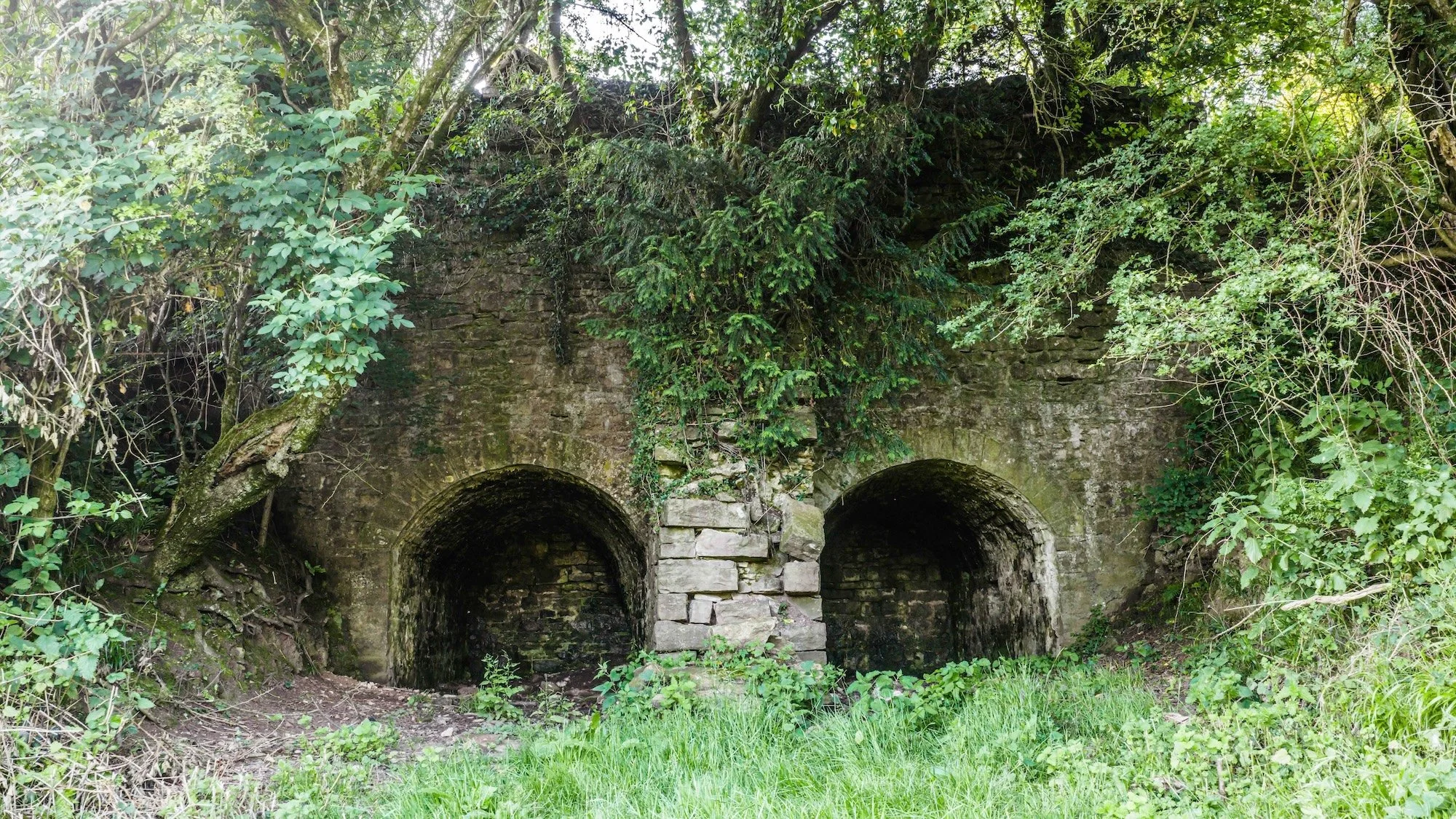 THE LIME KILNS
Twin stone arches · vaulted chambers · woodland setting