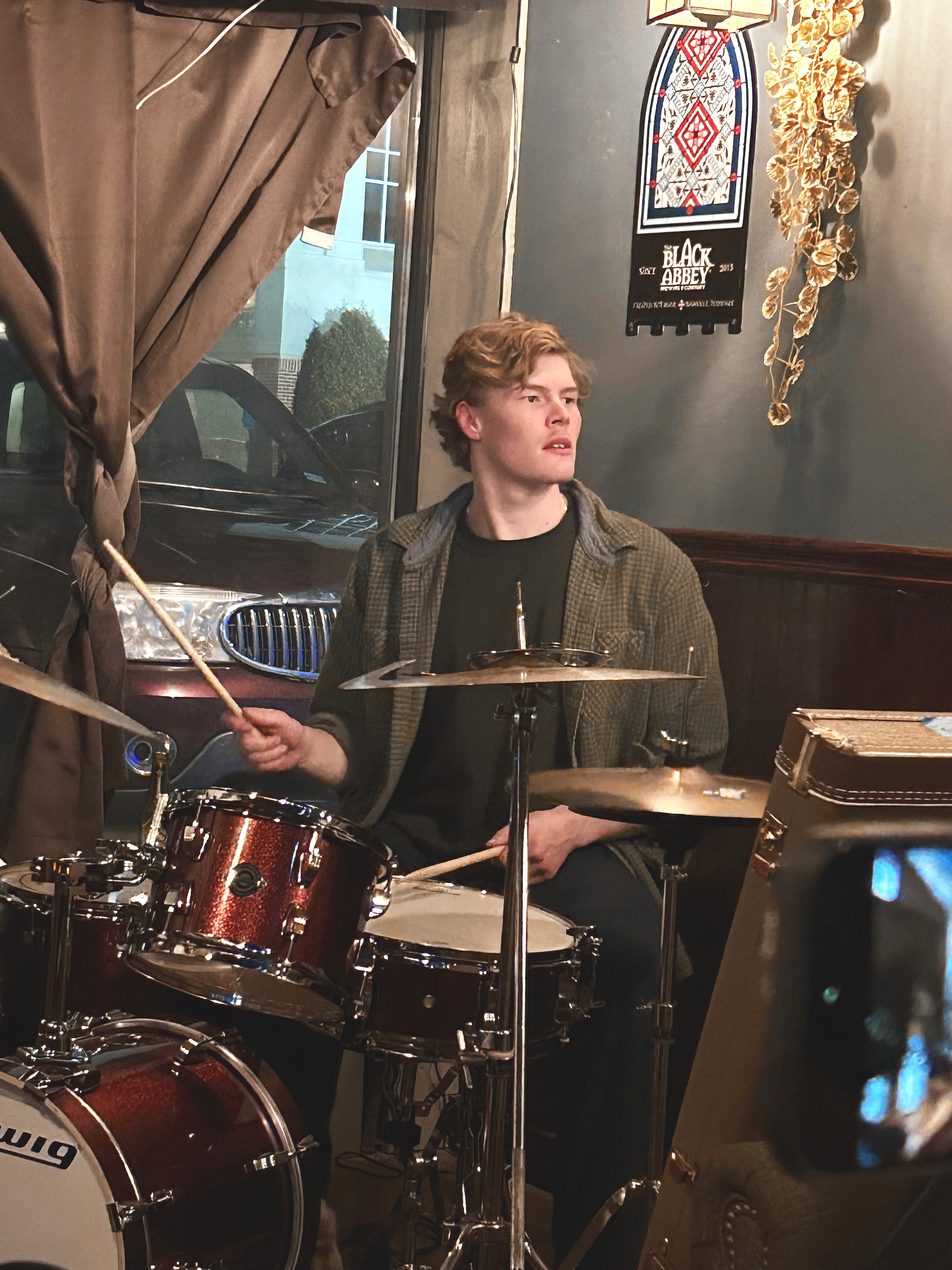 Tennessee Sheiks performing live.