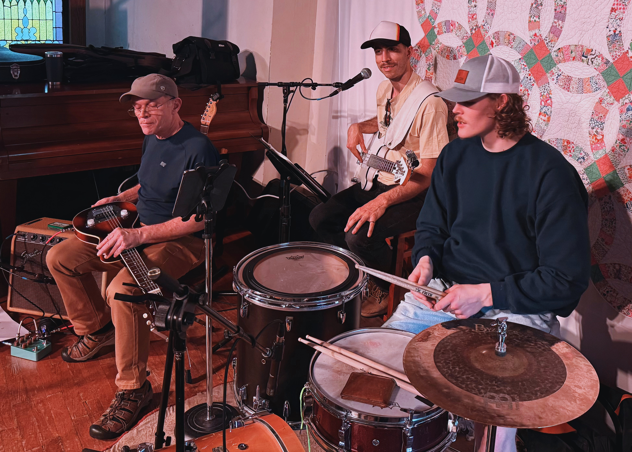 Tennessee Sheiks performing live.