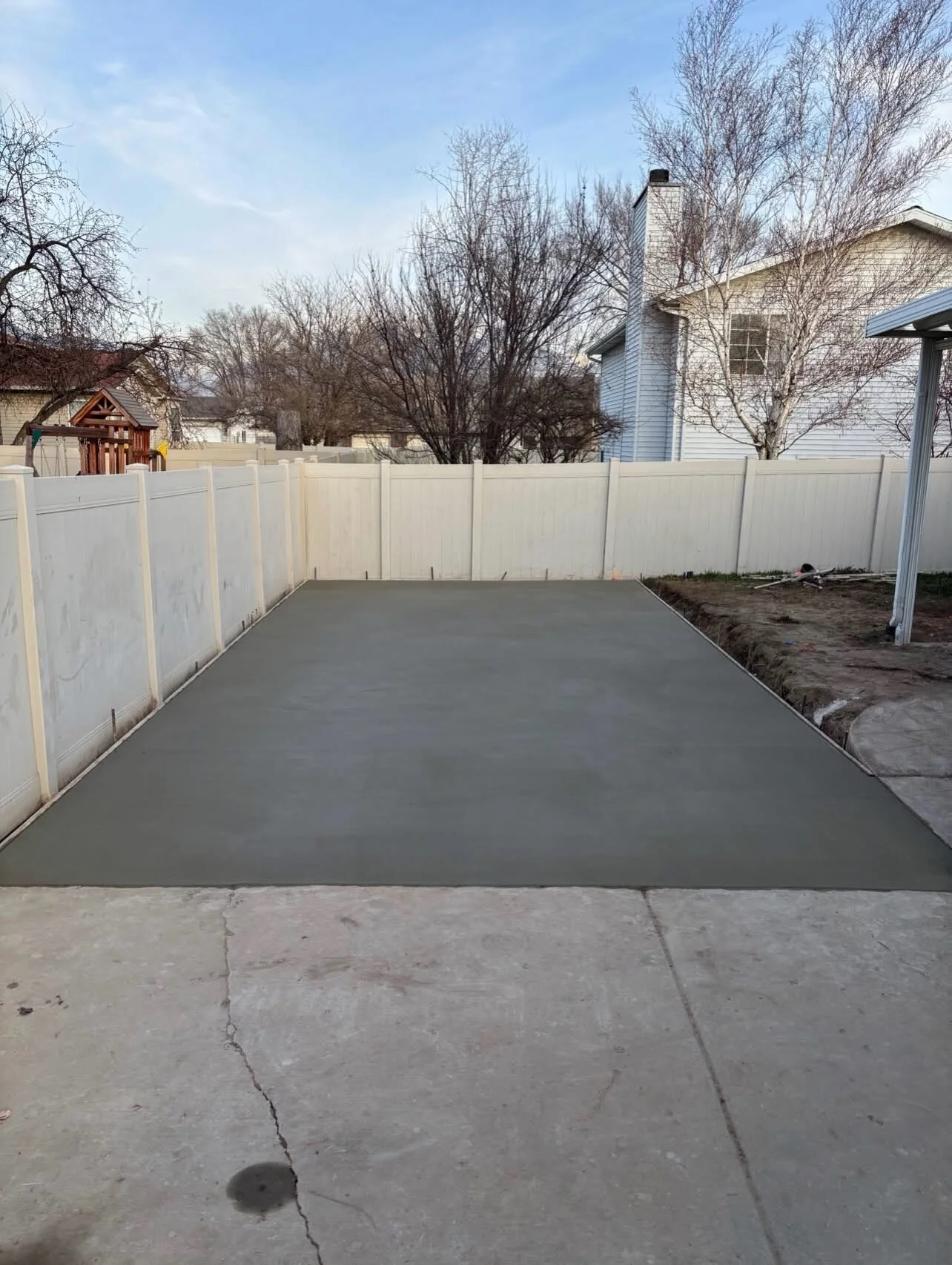 zion-concrete-backyard-patio-slab-privacy-fence.jpg