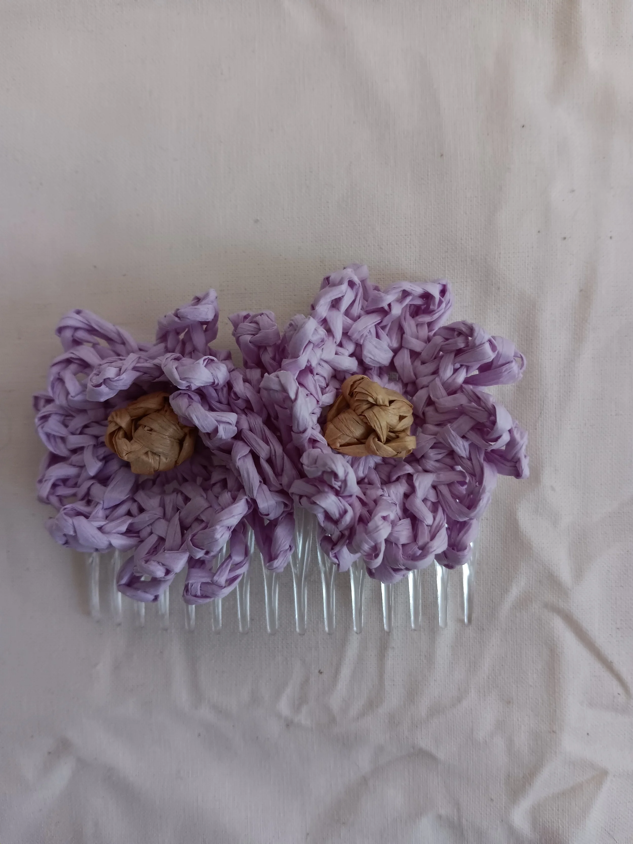 Loopy-Petal Flower Comb