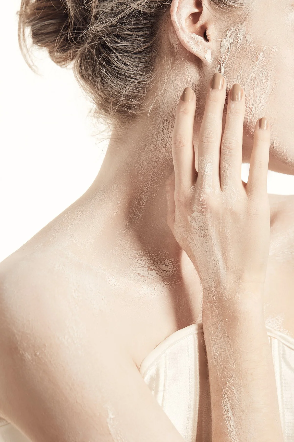 White Beauty Editorial EmMarie_Jun'2302945.jpg
