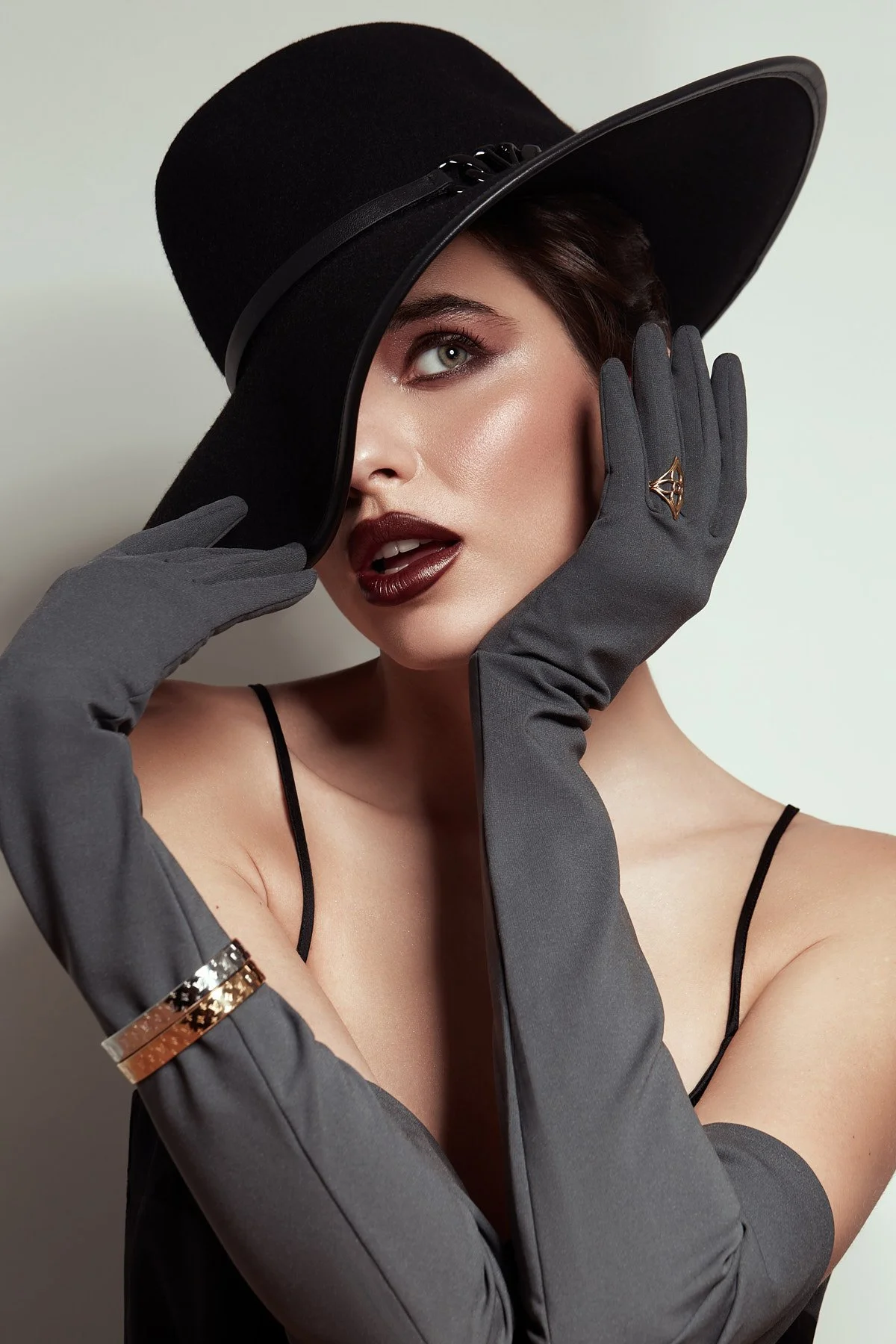 Holiday Beauty Nov_2303666.jpg