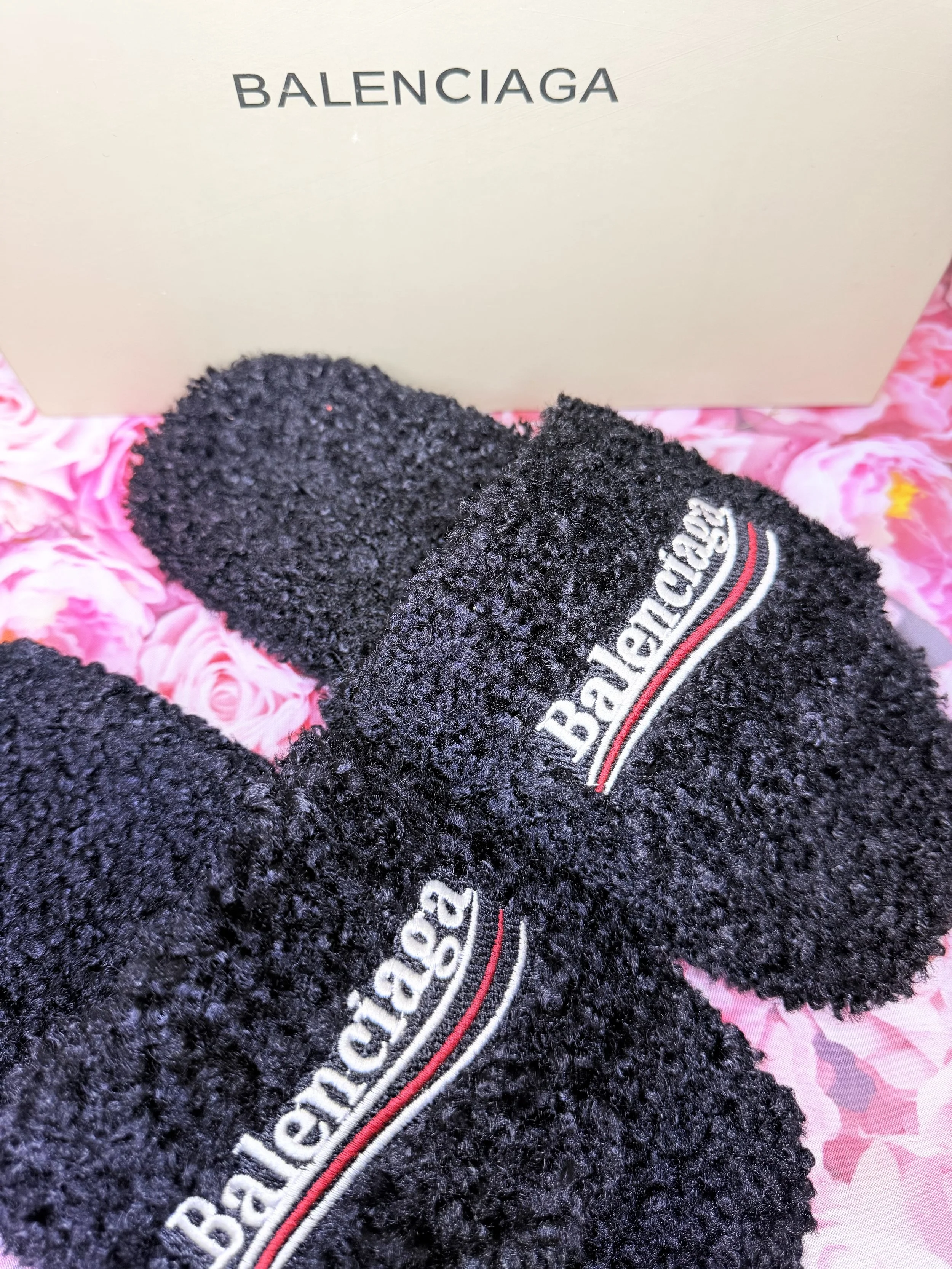BLACK BALENCI FLUFFY SLIDES