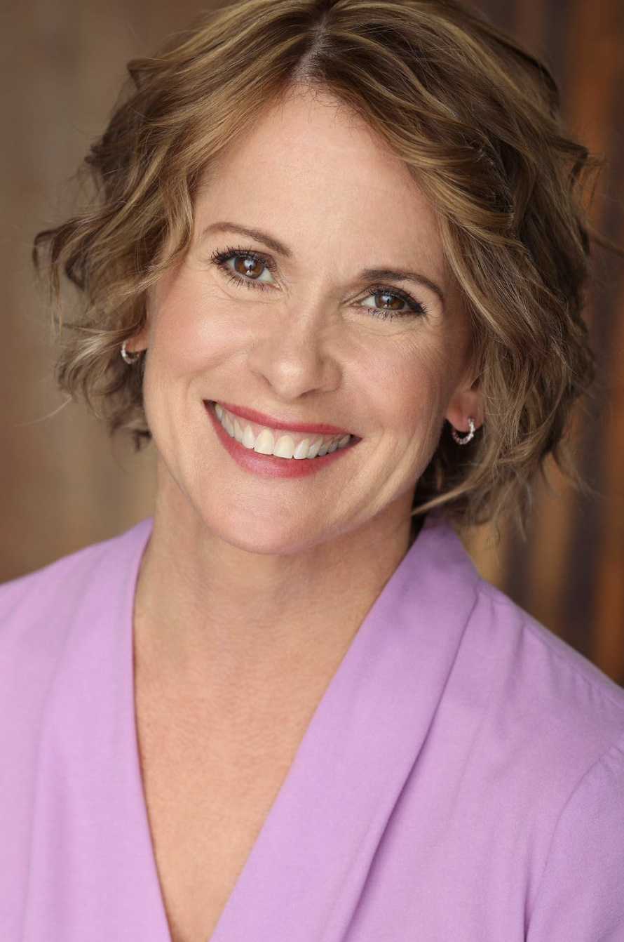Anne Howard Headshot.png